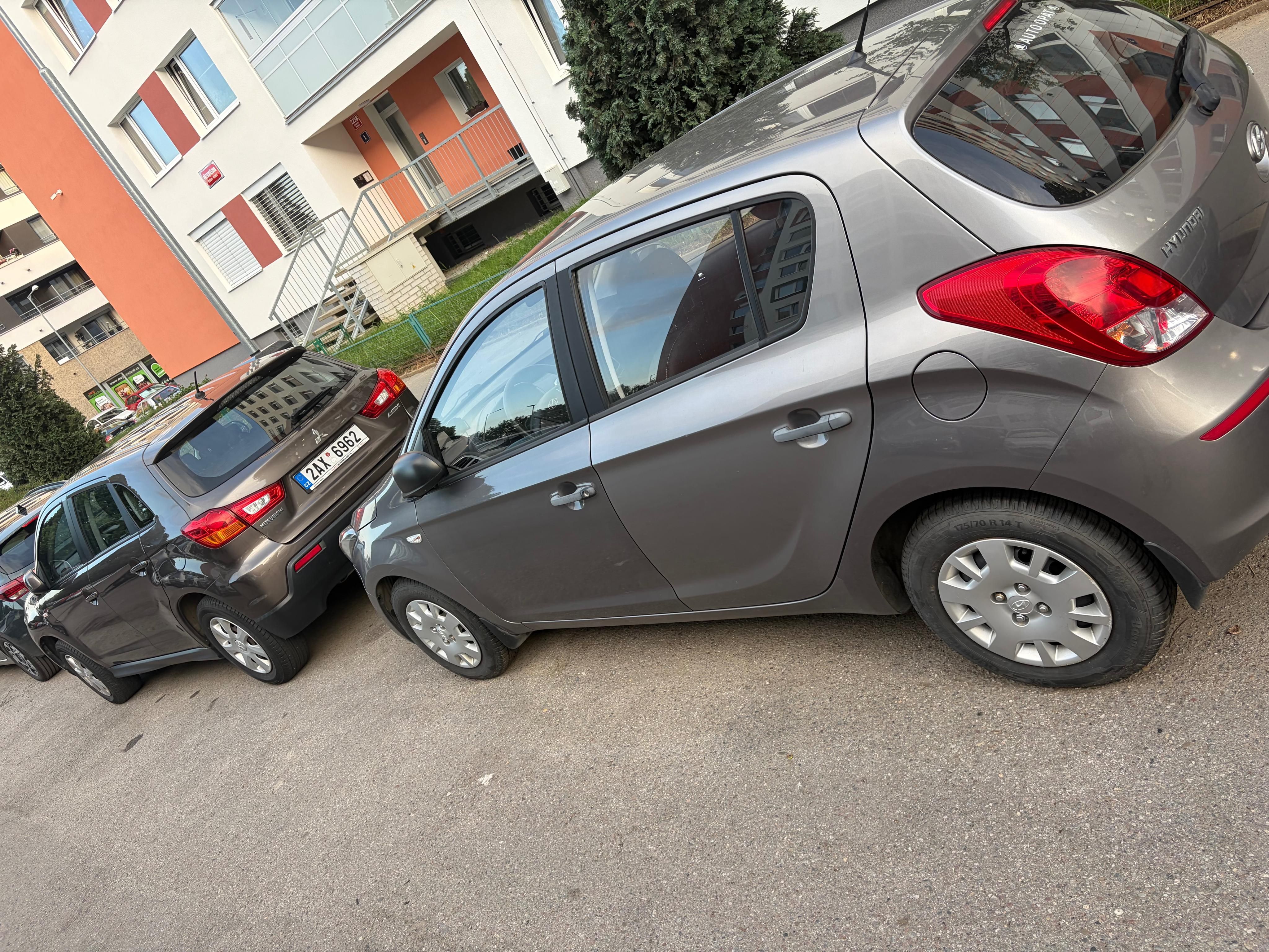 Hyundai i20, 1.3 Benzin - Servisováno - fotka 6