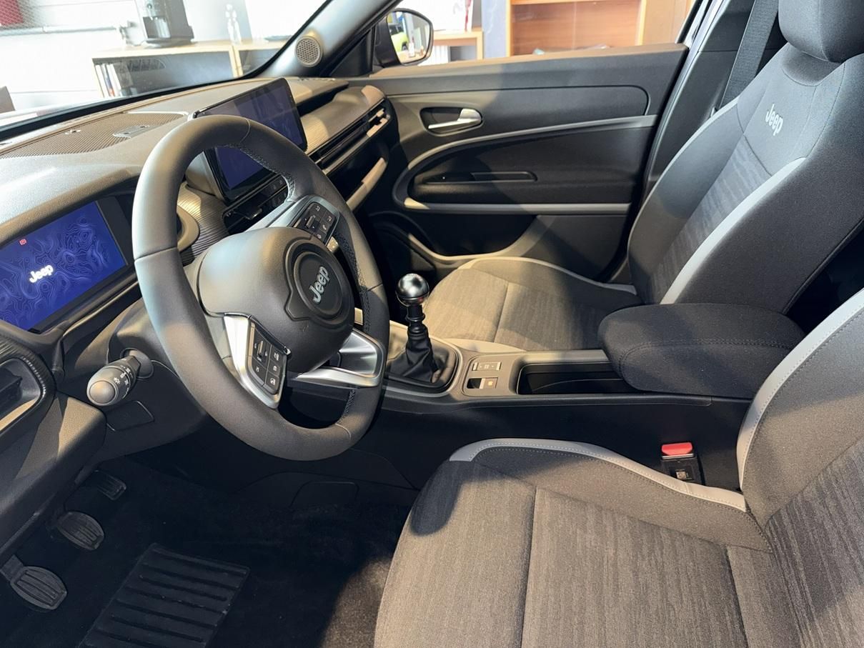 Jeep Avenger, Longitude 1.2 Turbo 100 MT6 - fotka 4