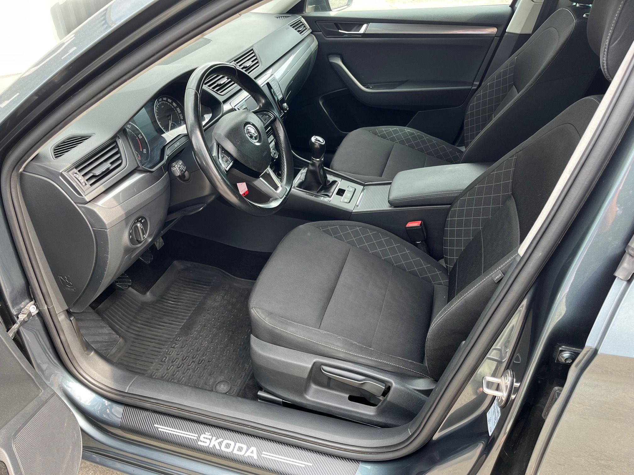 Škoda Superb, 2,0 TDI - fotka 6