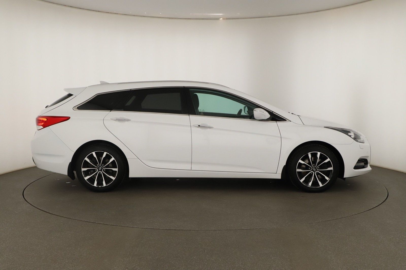 Hyundai i40, 1.7 CRDi, ČR,1.maj, Serv.kniha - fotka 6