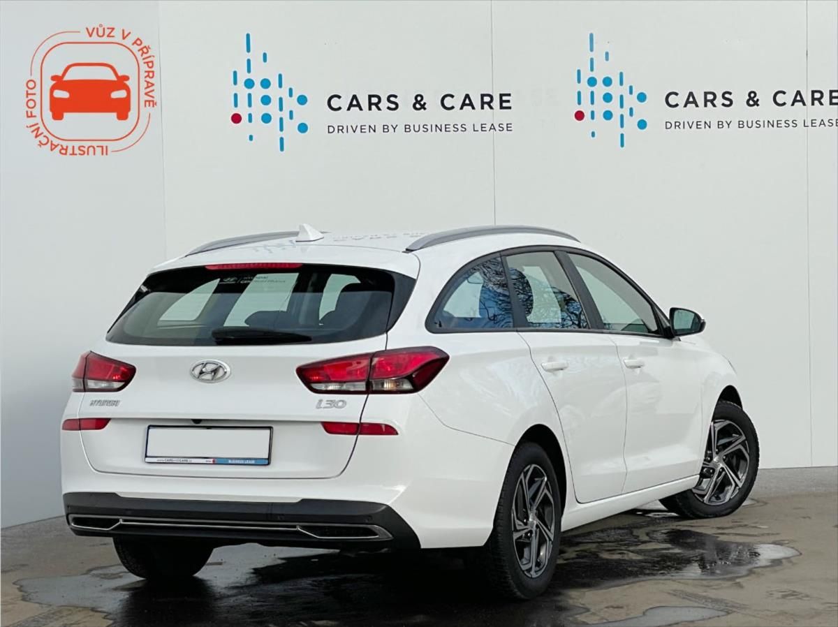 Hyundai i30, 1,5 T-GDI Combi Smart - fotka 3