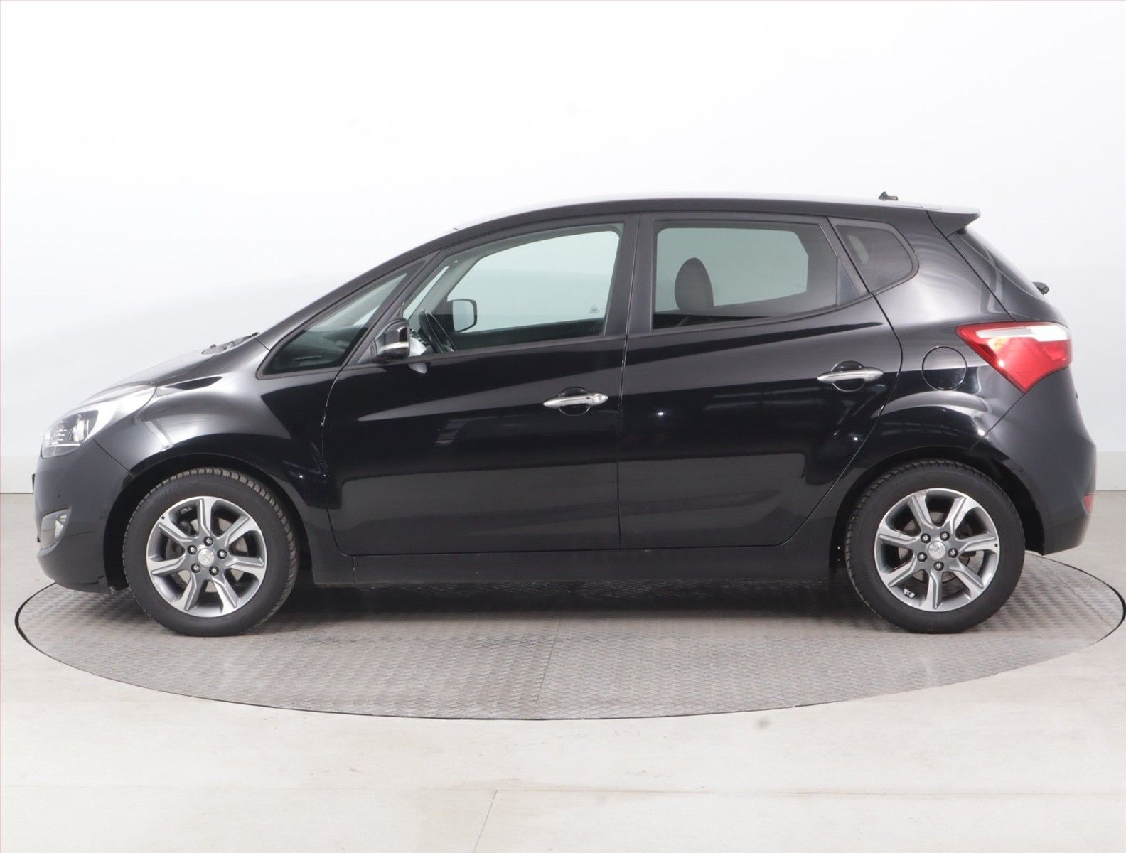 Hyundai ix20, 1.6 CVVT, Automat, Serv.kniha - fotka 3