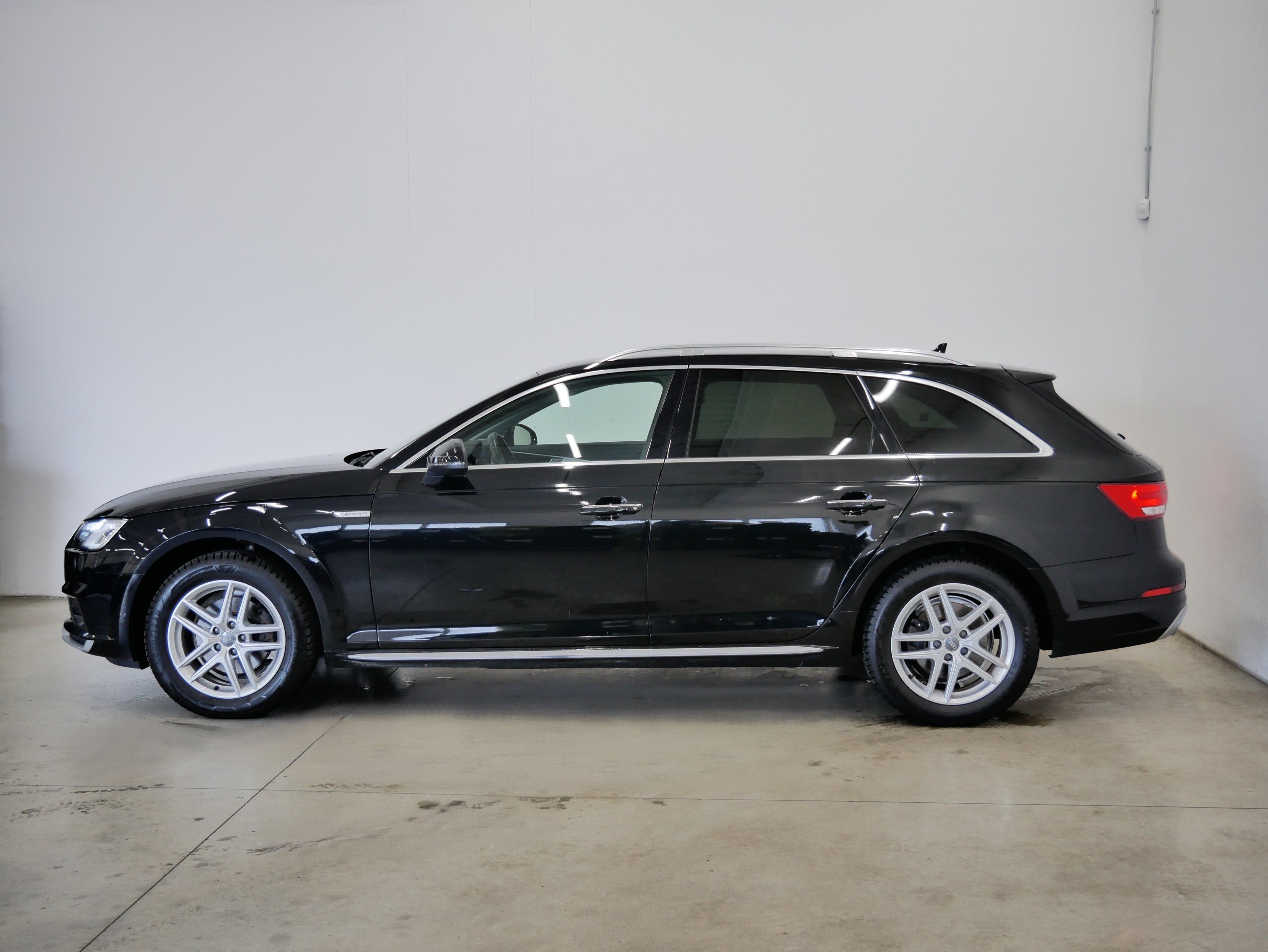 Audi A4, 2.0 TDI 120 kW Allroad - fotka 3