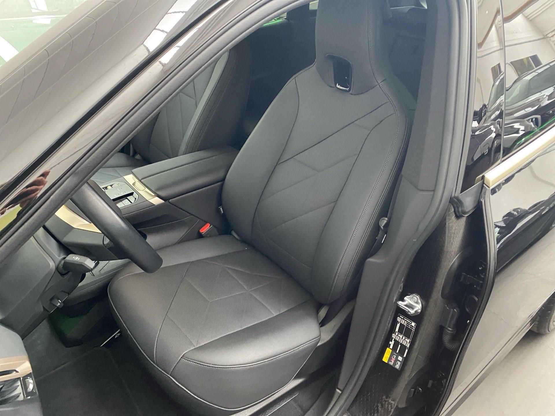 BMW iX, xDrive40 Sport 360 SoftClose - fotka 6