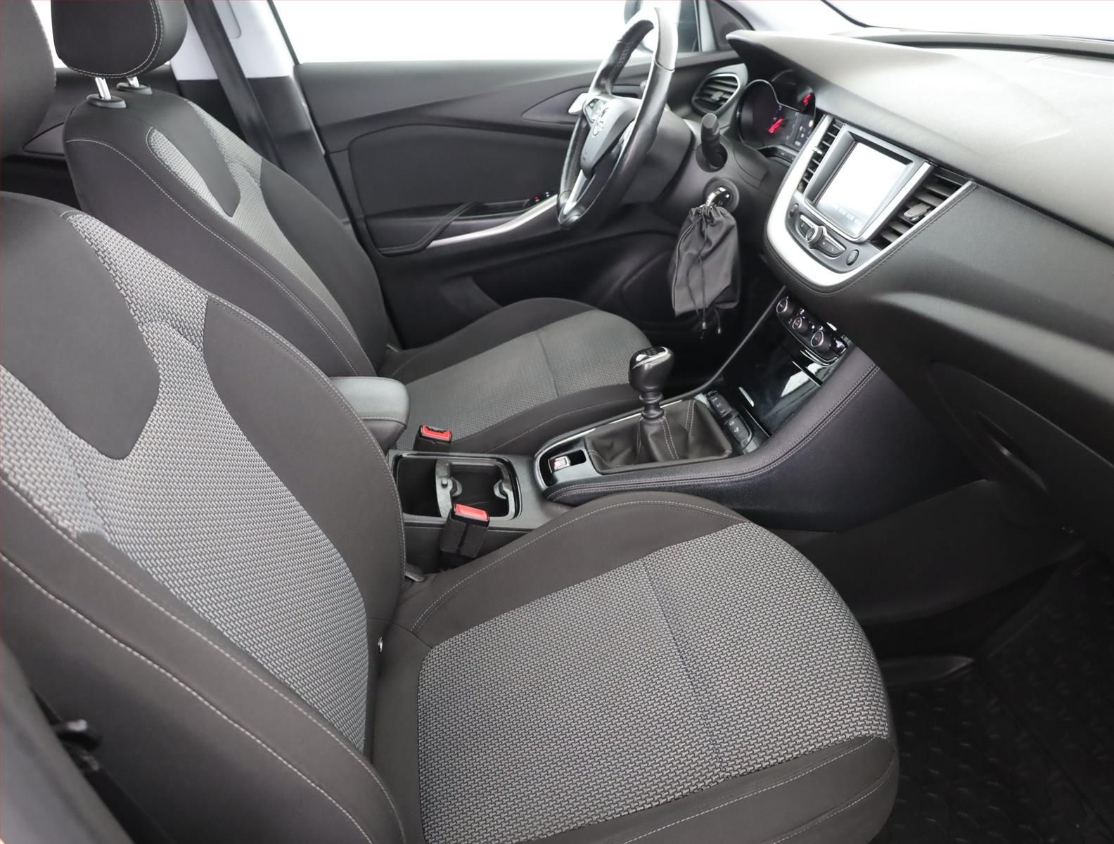 Opel Grandland X, 1.2 Turbo, Automatická klima - fotka 6