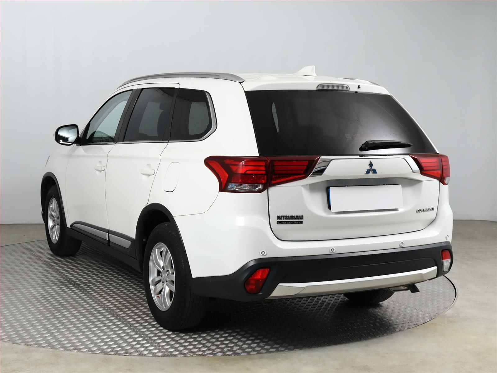 Mitsubishi Outlander, 2.0, Intense, ČR,1.maj - fotka 4
