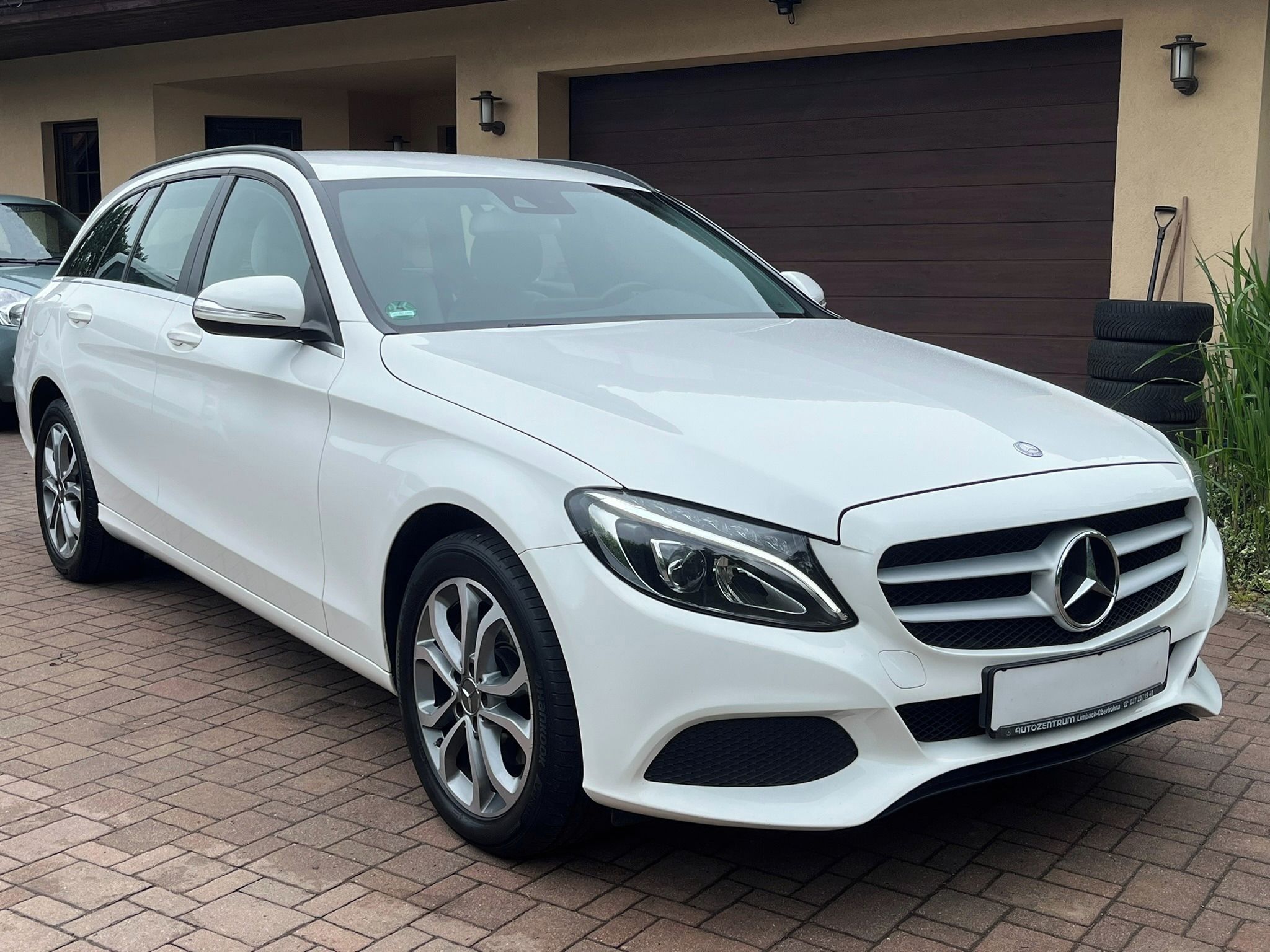 Mercedes-Benz Třídy C, 220d 125kW LED Tempomat Manuál - fotka 2