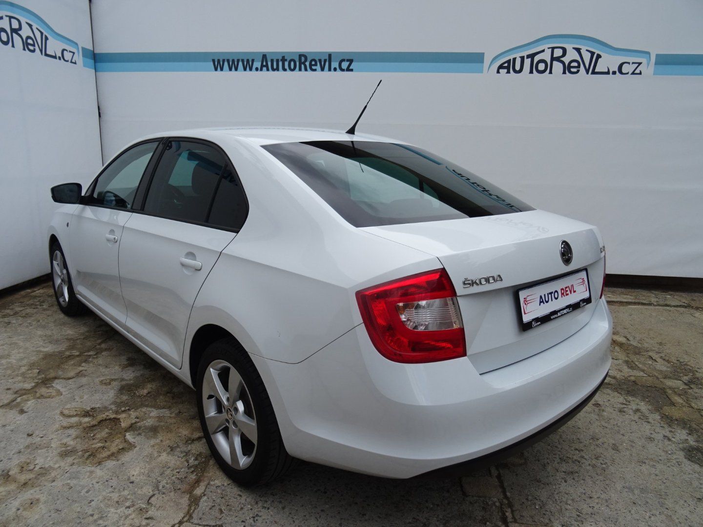 Škoda Rapid, 1.2i,63kW,NovéČR,E.s.kni,klima - fotka 3