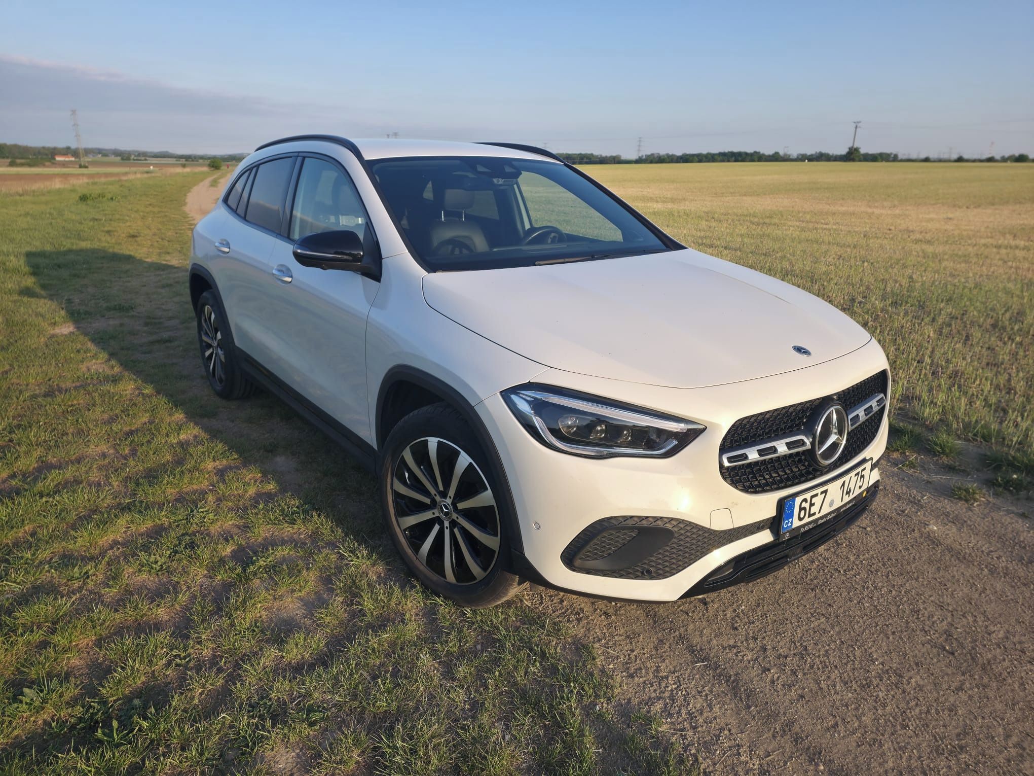 Mercedes-Benz GLA, Mercedes GLA 200d, top výbava - fotka 4