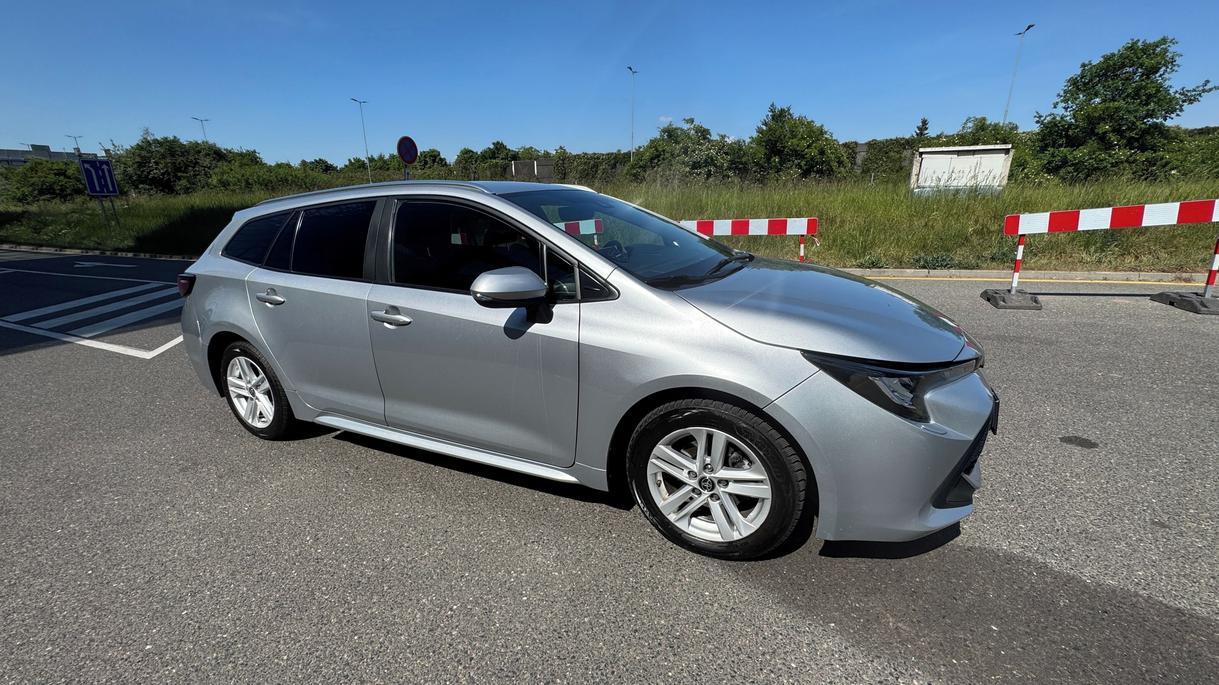 Toyota Corolla, 1,8  Hybrid - fotka 3