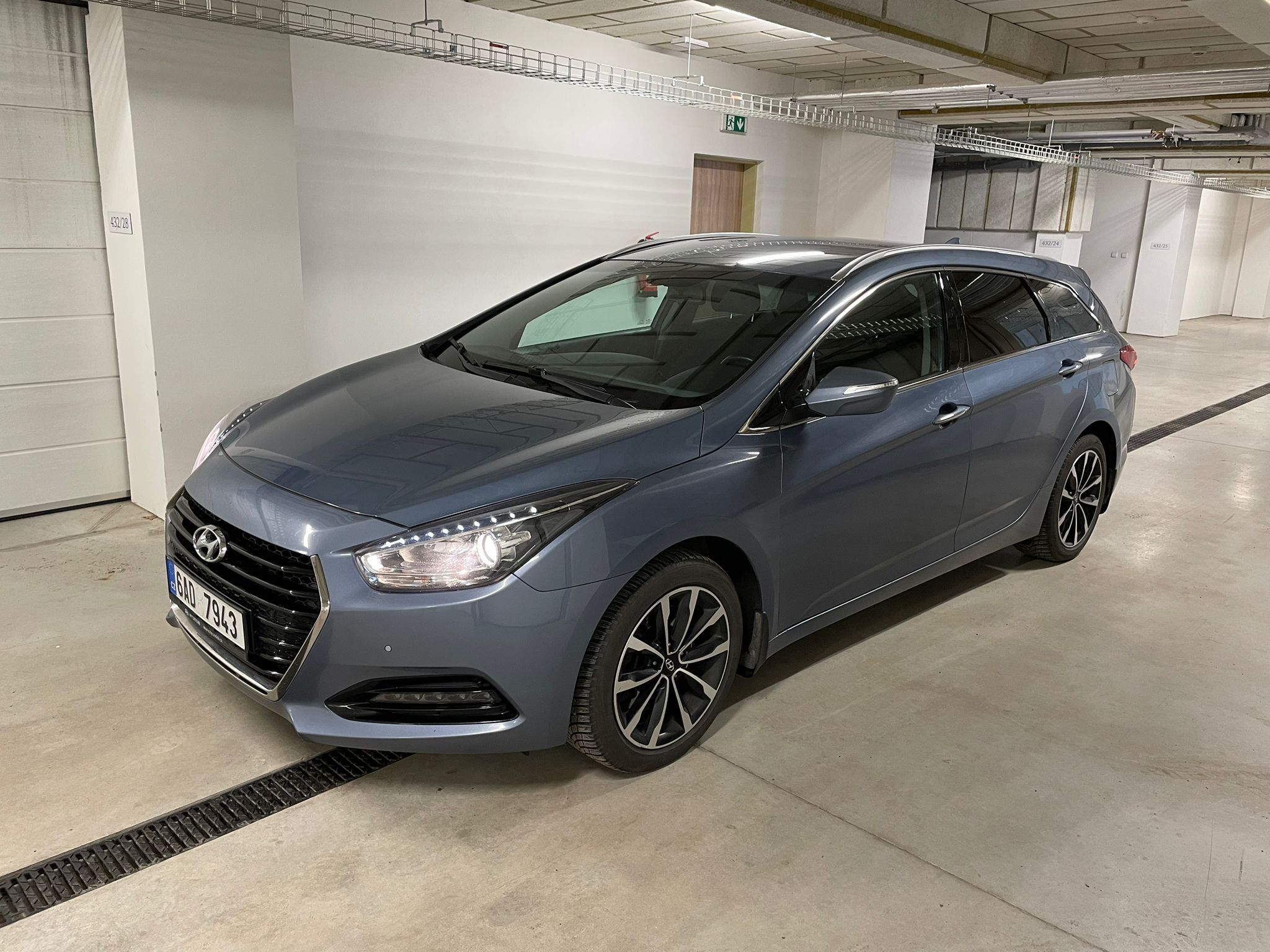 Hyundai i40, top stav, servisní historie - fotka 3