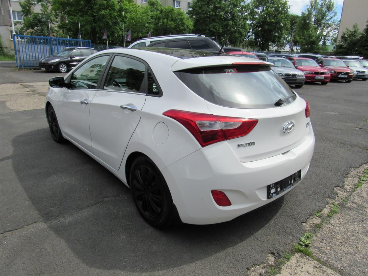 Hyundai i30, 1,6 GDI 99kW Automat - fotka 4