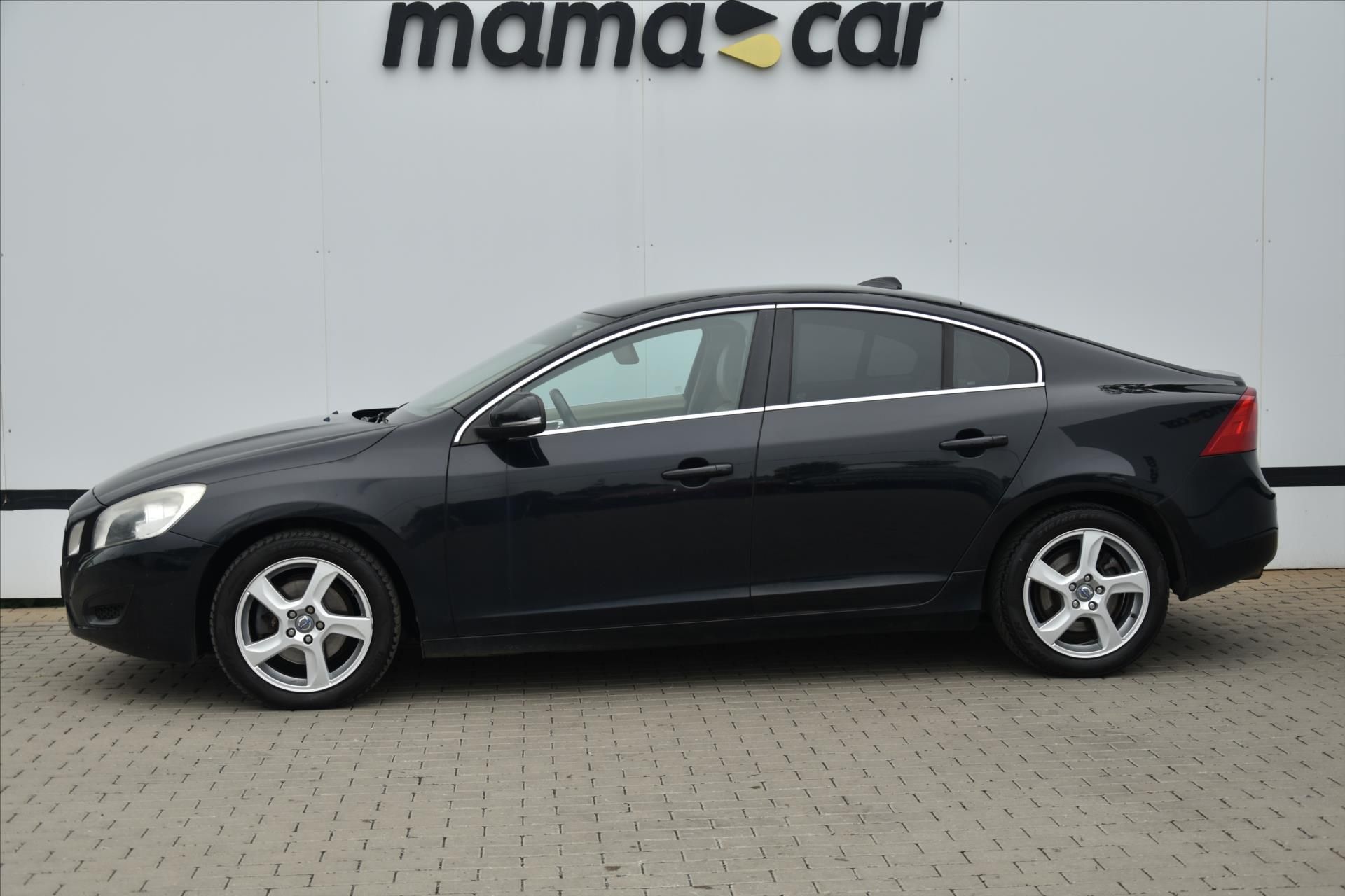 Volvo S60, 2.0D 120kW MOMENTUM ČR - fotka 4