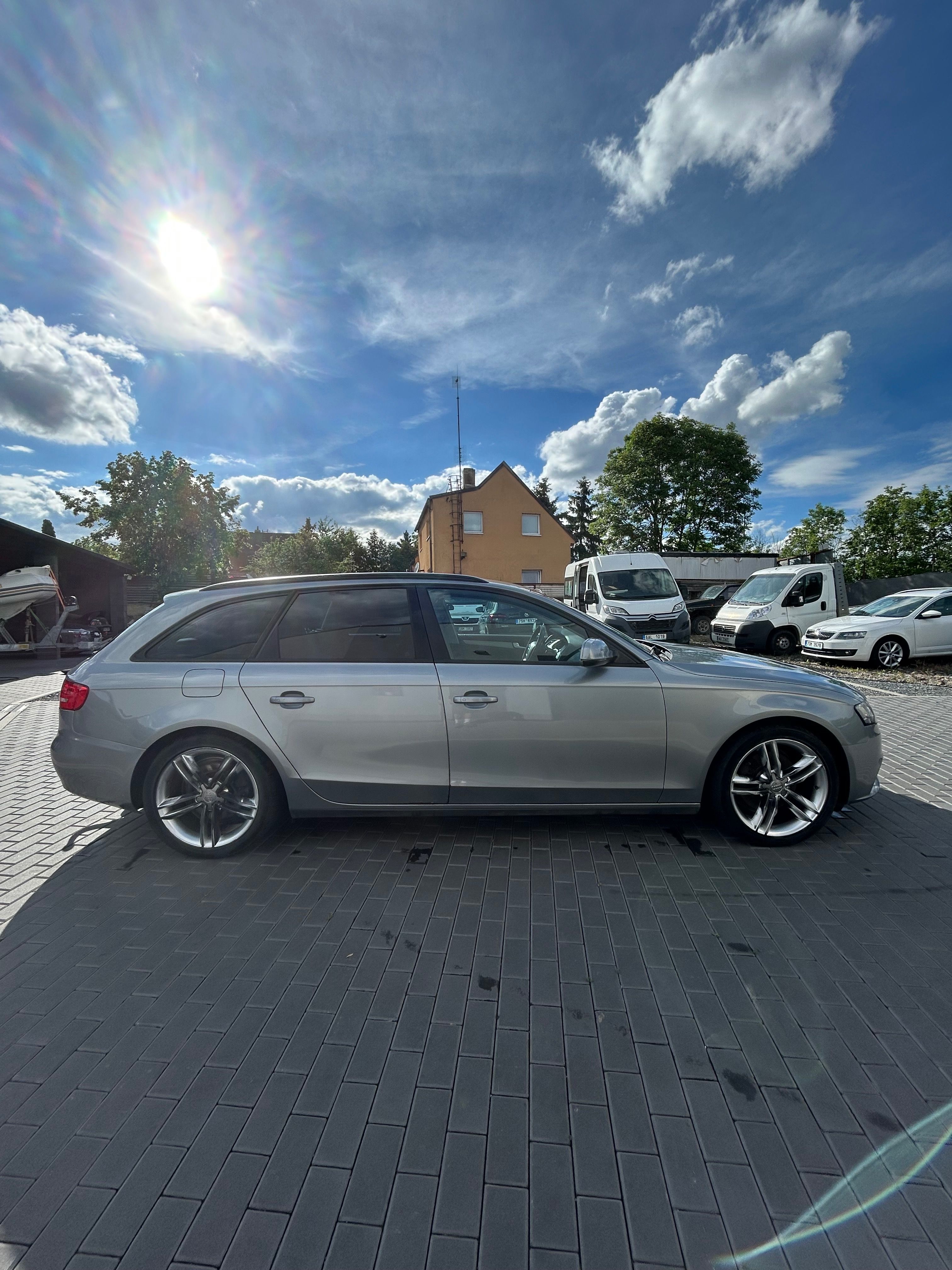 Audi A4 Avant, 2.0 TDI Kůže,AC,temp,park.asis - fotka 4