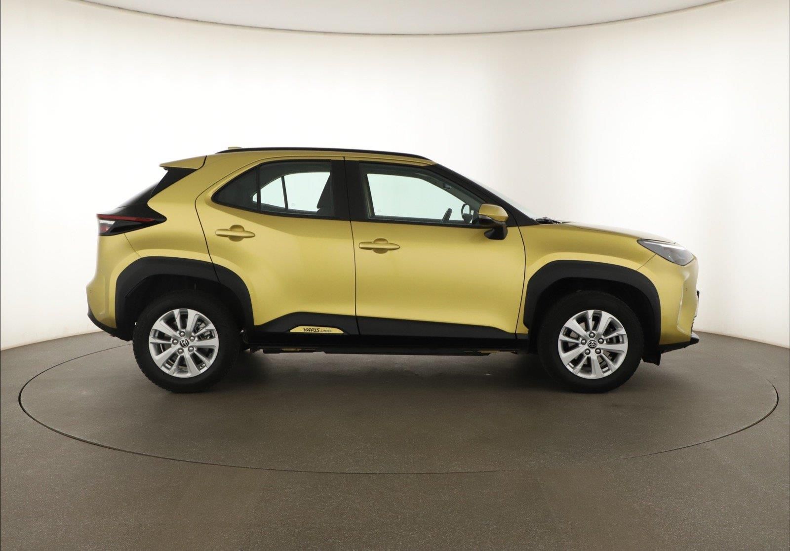 Toyota Yaris Cross, 1.5 VVT-i, Comfort, ČR,1.maj - fotka 6
