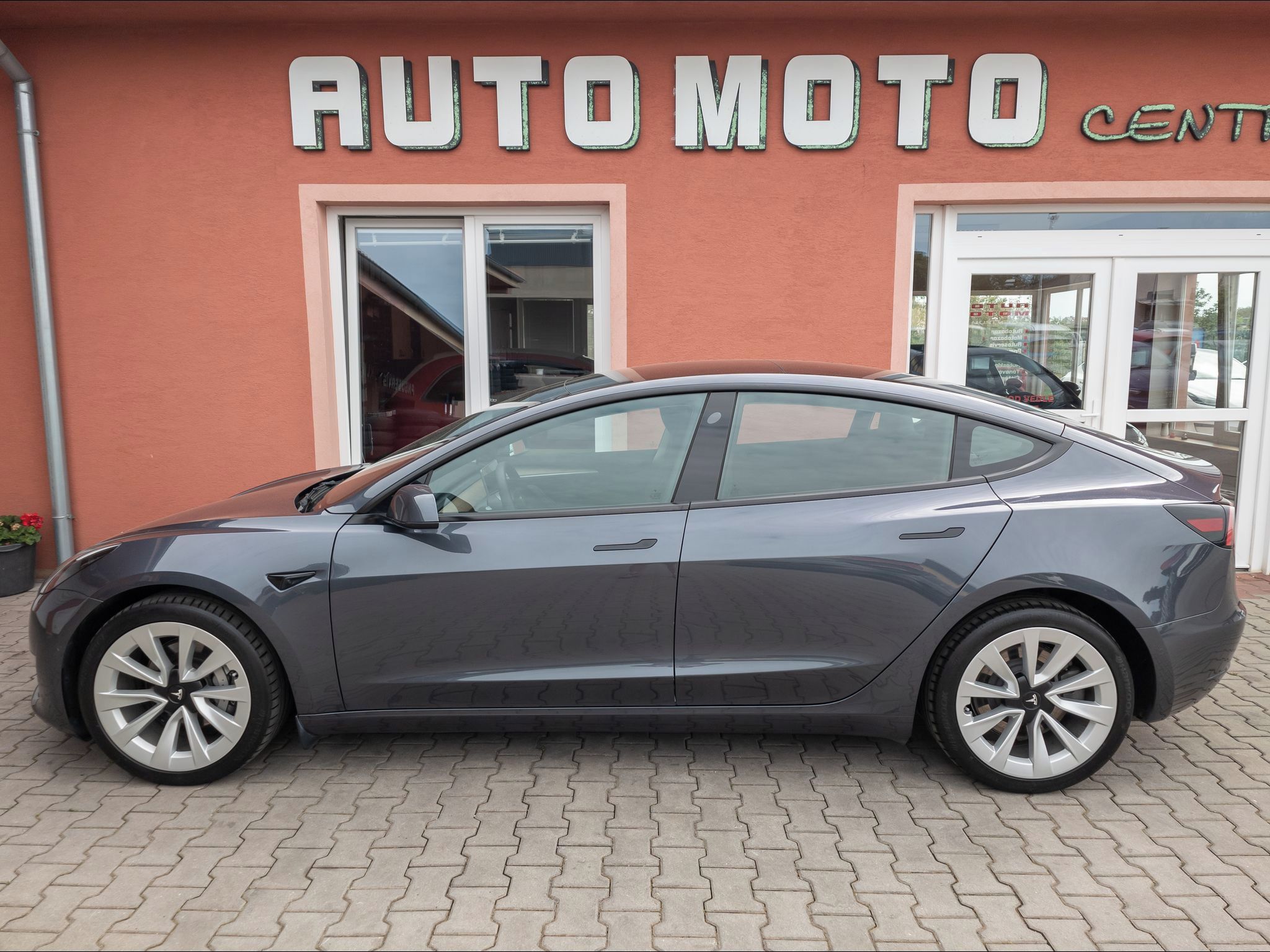 Tesla Model 3, Long Range Dual Motor 366kW SO - fotka 2