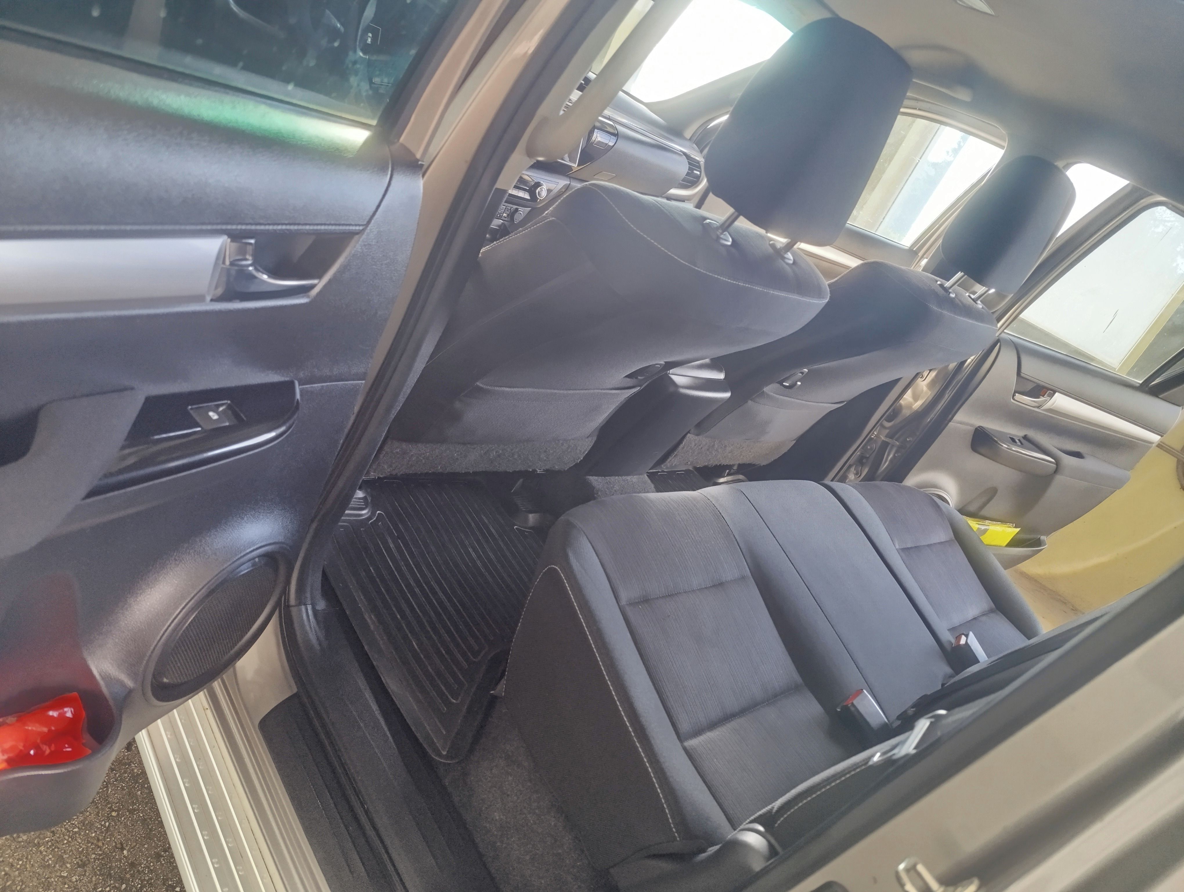 Toyota Hilux, TOYOTA Hilux Exekutive 2,4 D4D - fotka 3