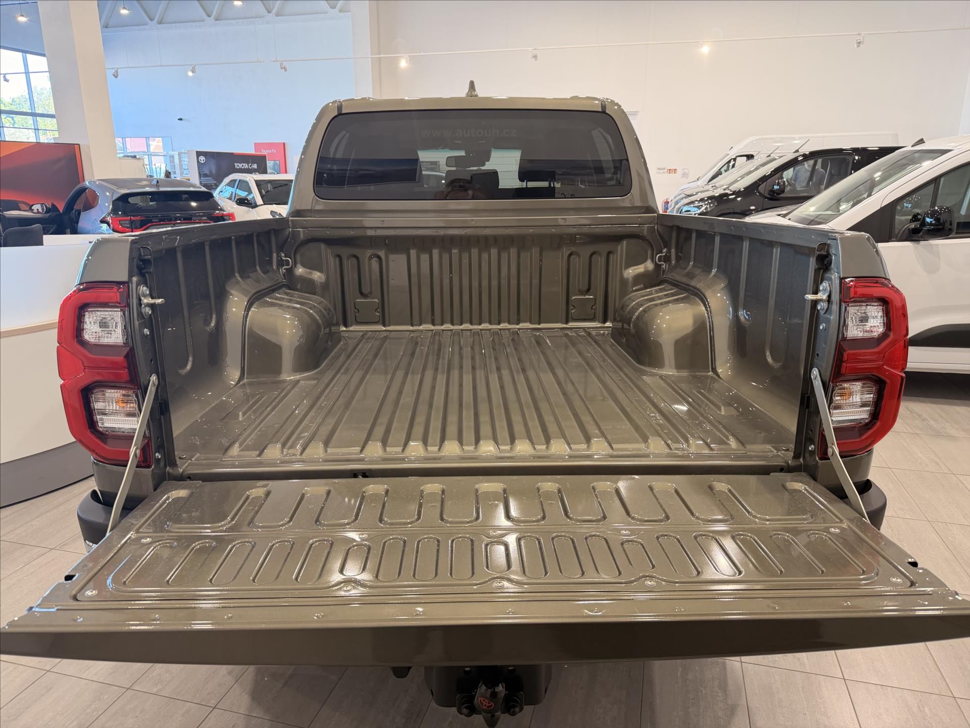 Toyota Hilux, 2,8 Executive  Double Cab Dies - fotka 3