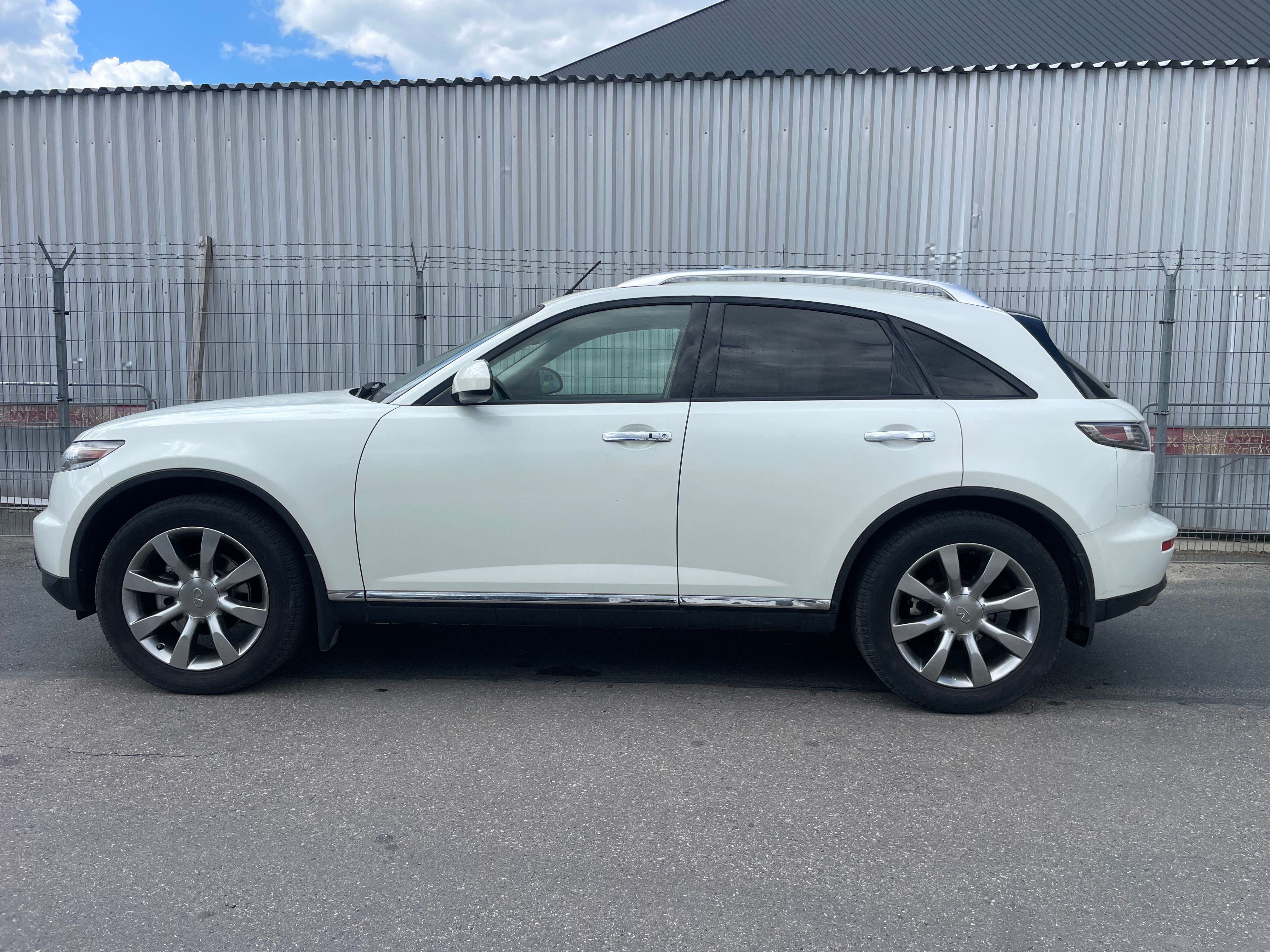 Infiniti FX35, 4X4, automat - fotka 6