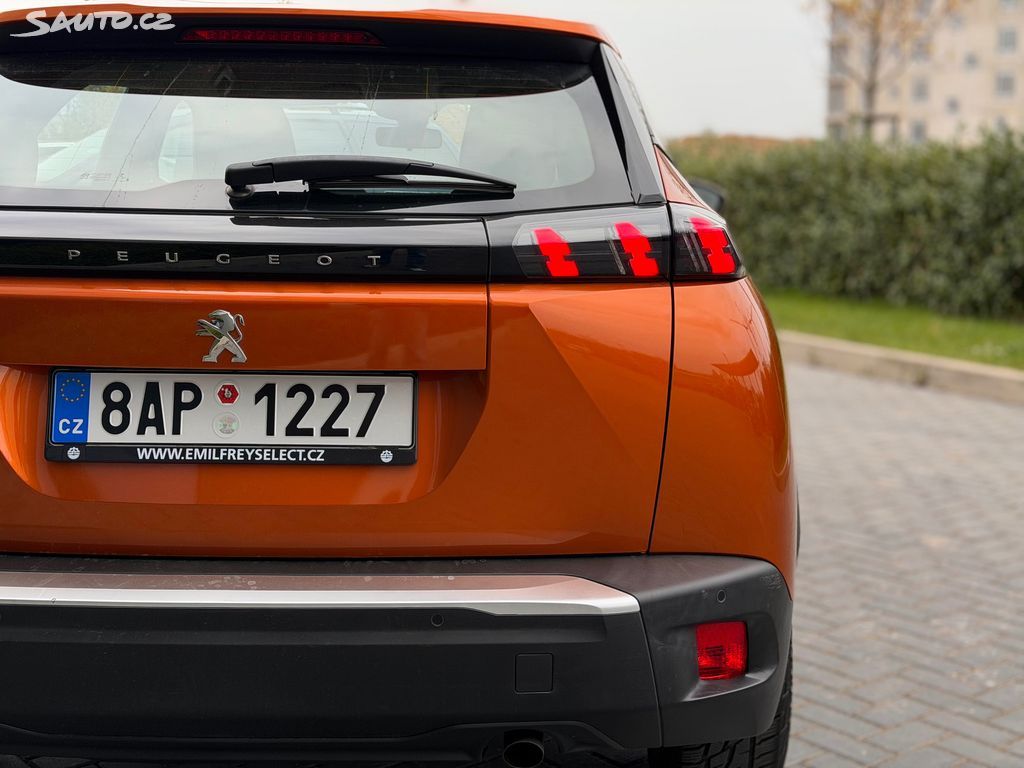 Peugeot 2008, 1.2 PureTech 74 kW / tažné - fotka 6