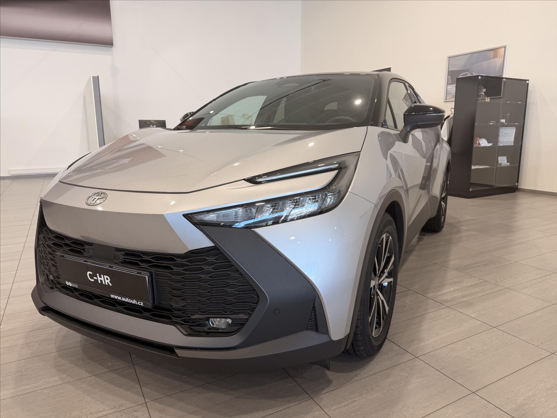 Toyota C-HR, 1,8 hybrid 140 koní  Style