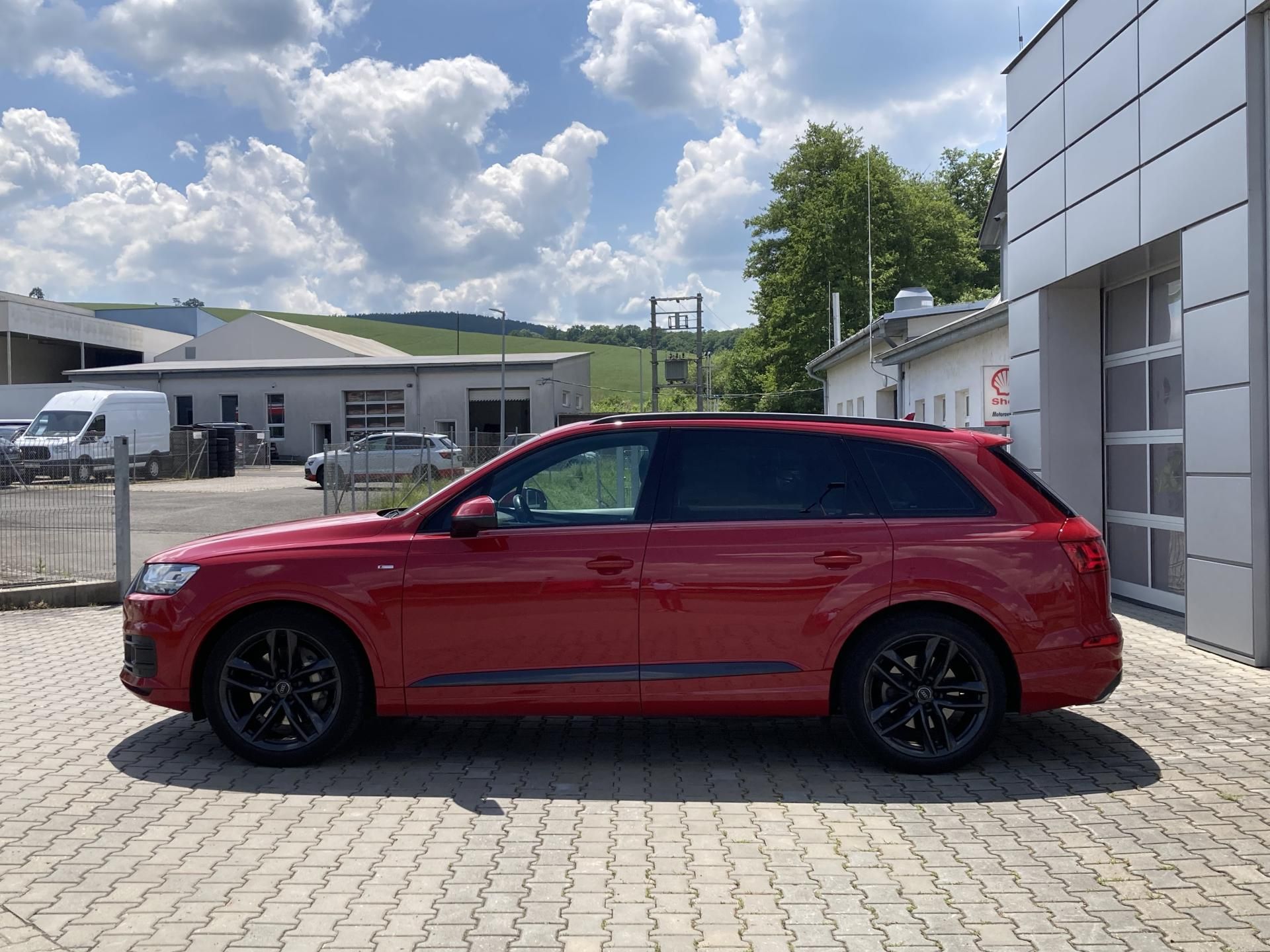Audi Q7, 3.0 TDI quat, CZ, 1 maj, 7míst - fotka 2