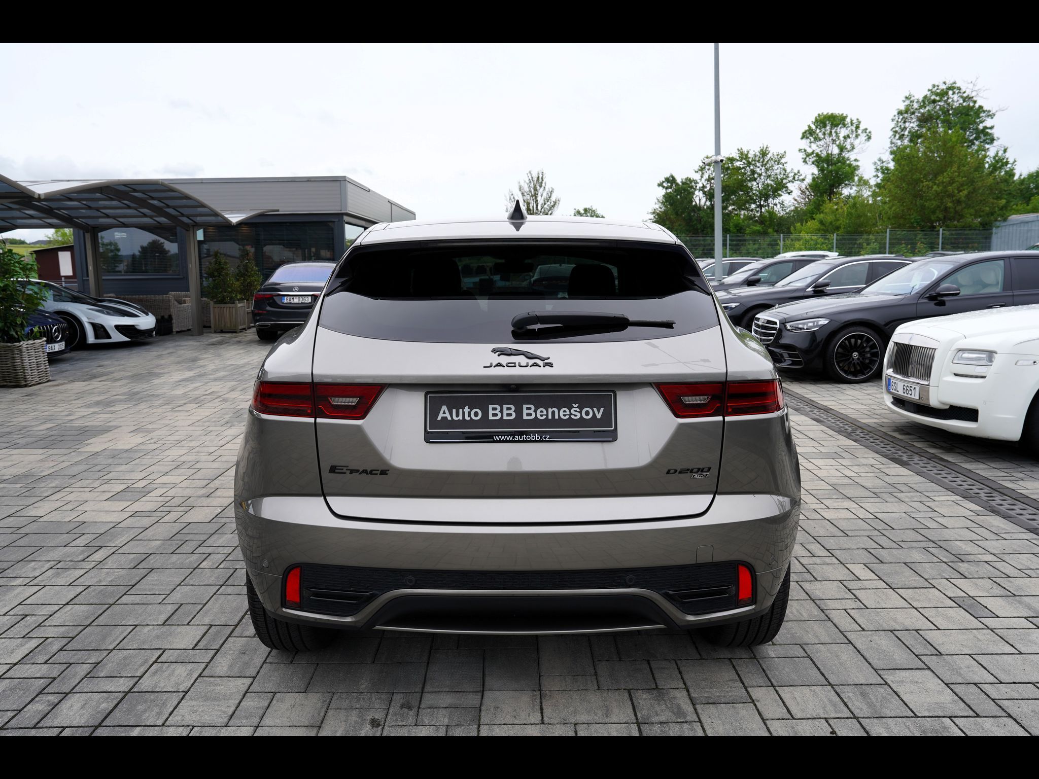 Jaguar E-Pace, D200 4WD R-Dynamic/Aut/LED/fac - fotka 5