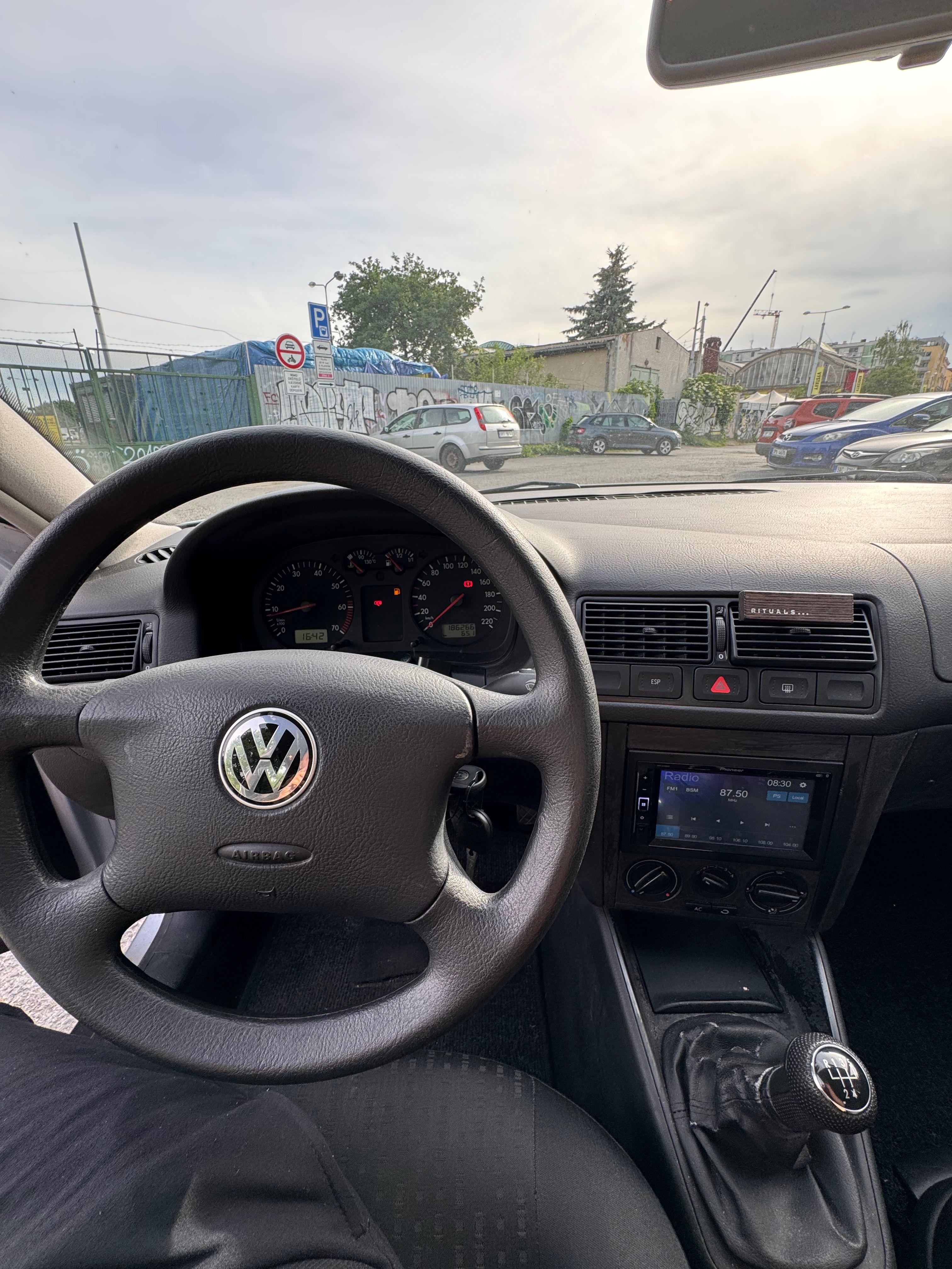 Volkswagen Golf, Zachovalý stav 1.4i - fotka 4