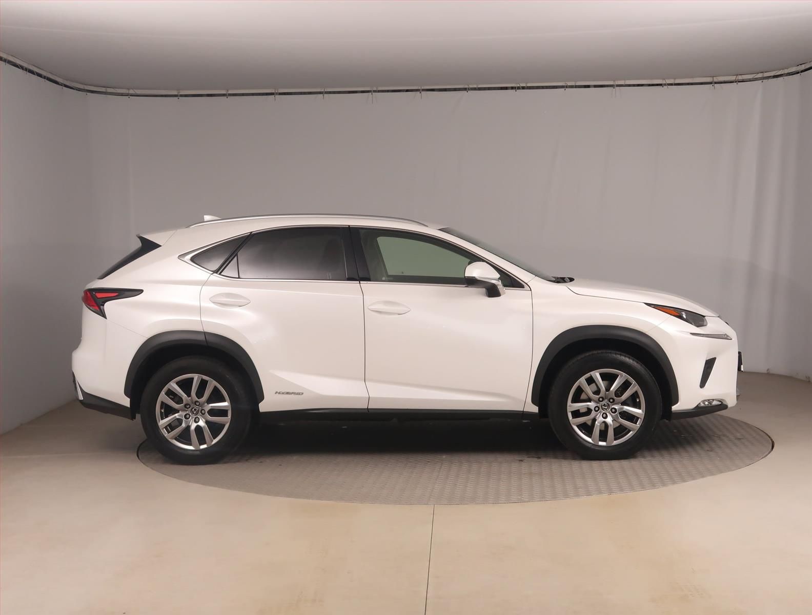Lexus NX 300h, 300h, 4X4, Automat, ČR,1.maj - fotka 6