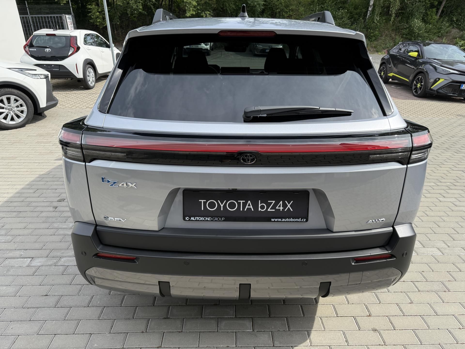 Toyota bZ4X Touring, BEV 380k 4X4 STYLE - fotka 5