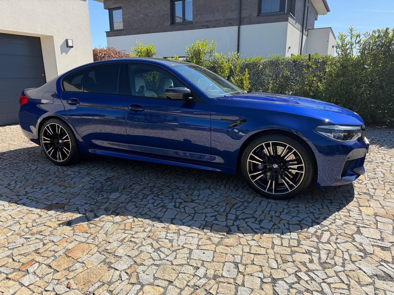 BMW M5, původ ČR, B&W, Marina Bay Blue - fotka 4
