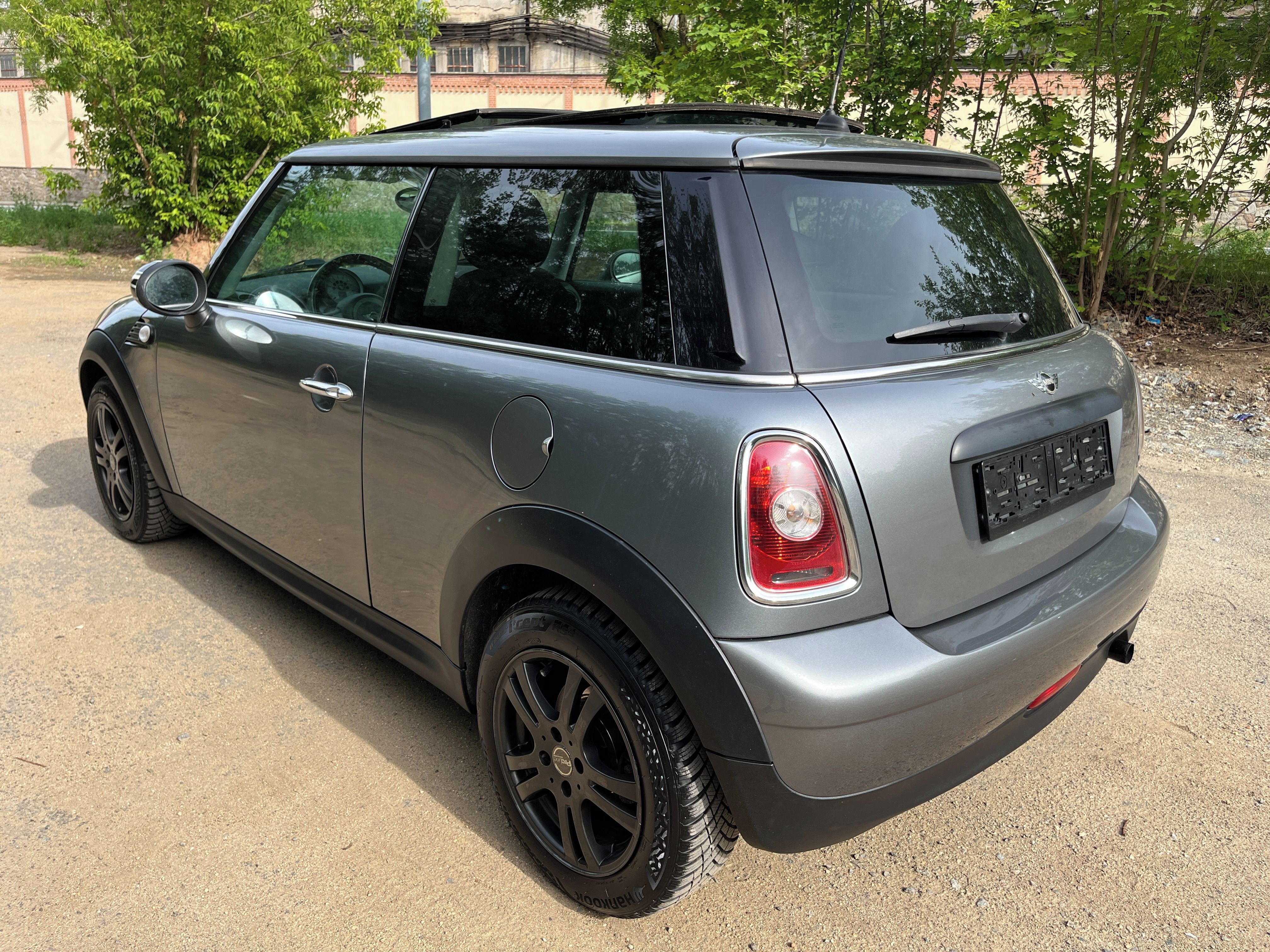 Mini Cooper, 1.4i 70kw 153.000km po servisu - fotka 4