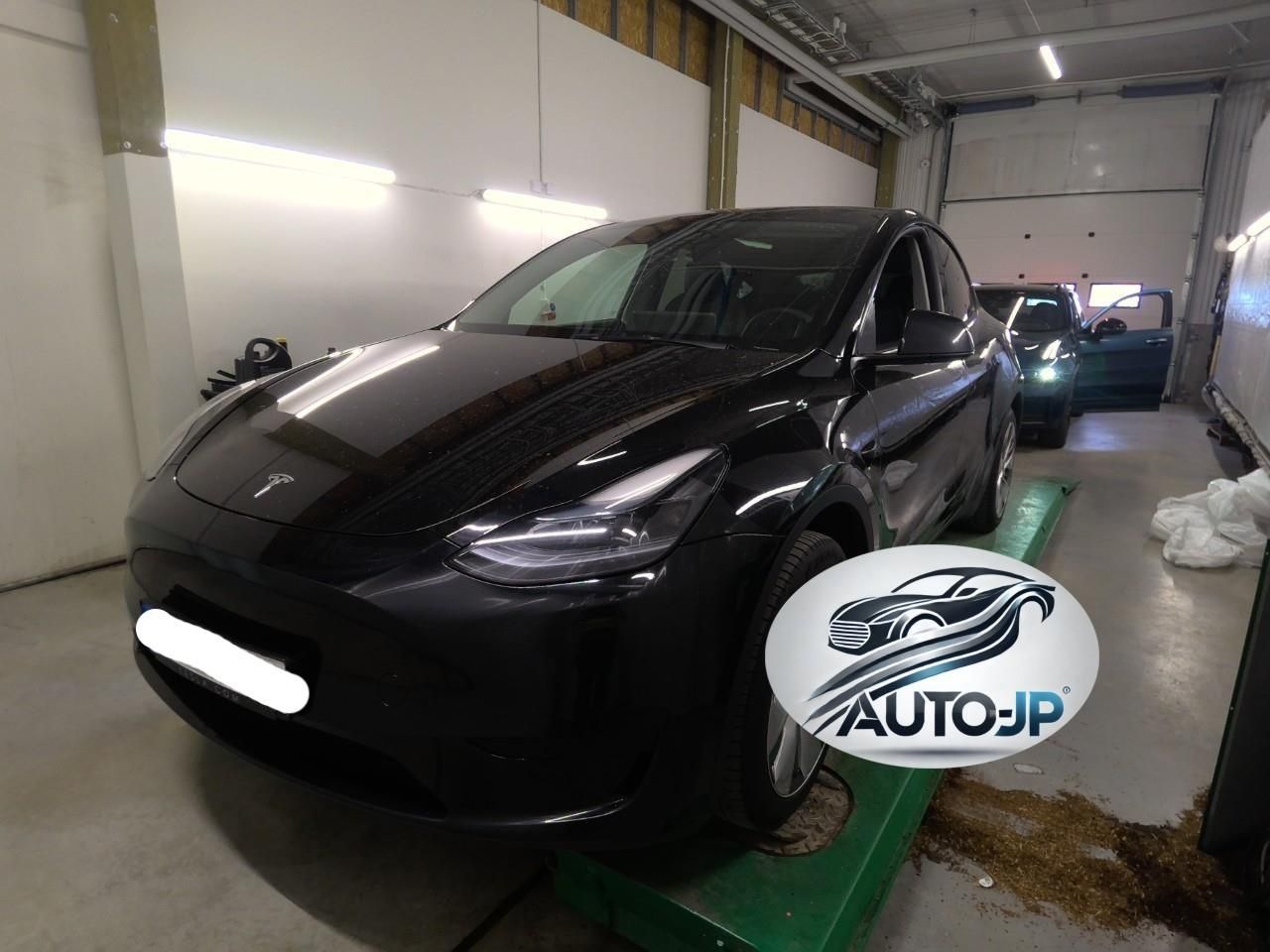 Tesla Model Y, RWD LED ACC       PŘIPRAVUJEME