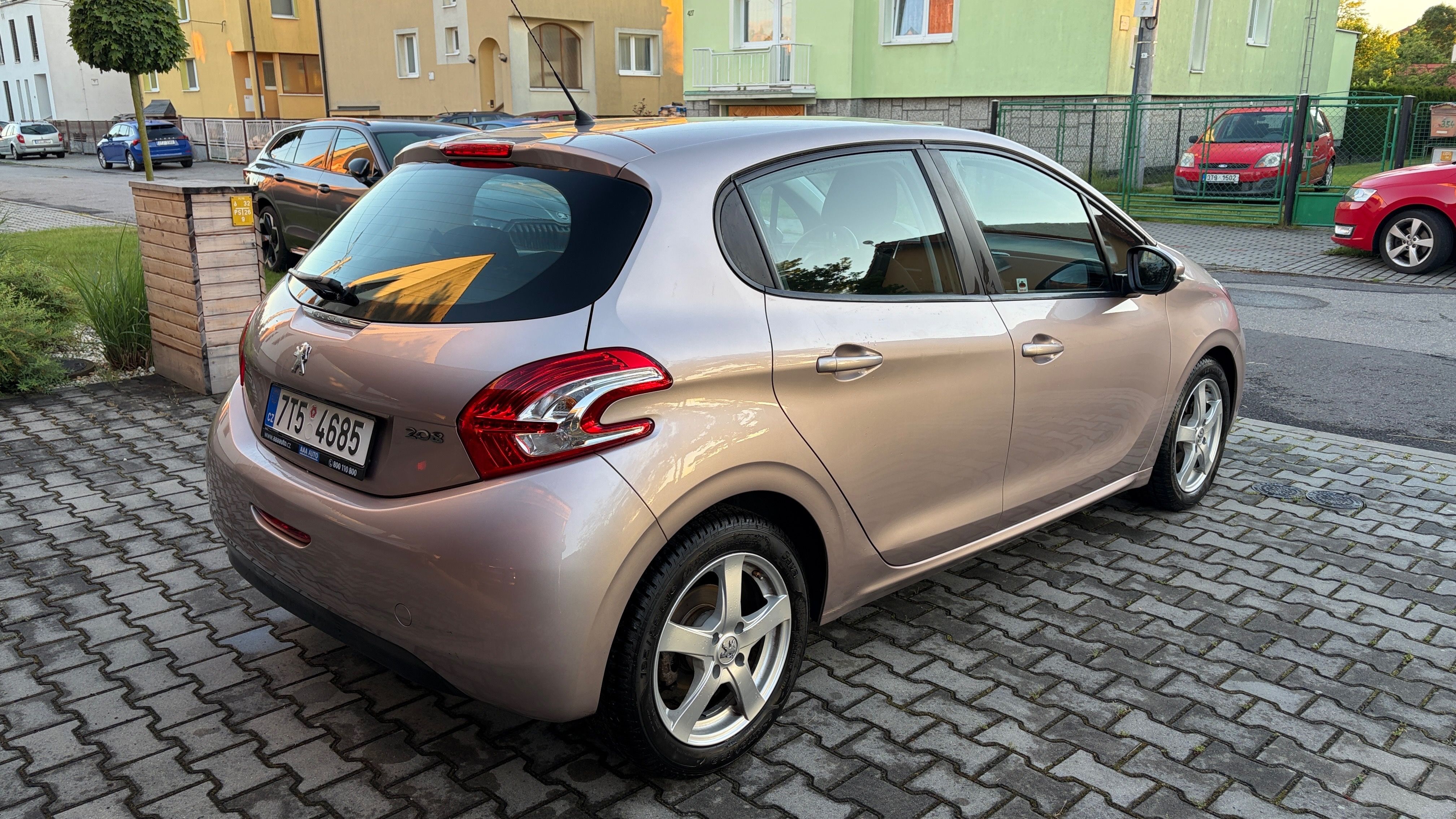 Peugeot 208, Peugeot 208 1.4, 71 kW, CEBIA - fotka 4