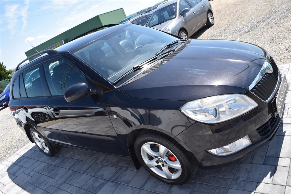 Škoda Fabia, 1,6 TDI TAŽNÉ PO SERVISE ALU - fotka 4
