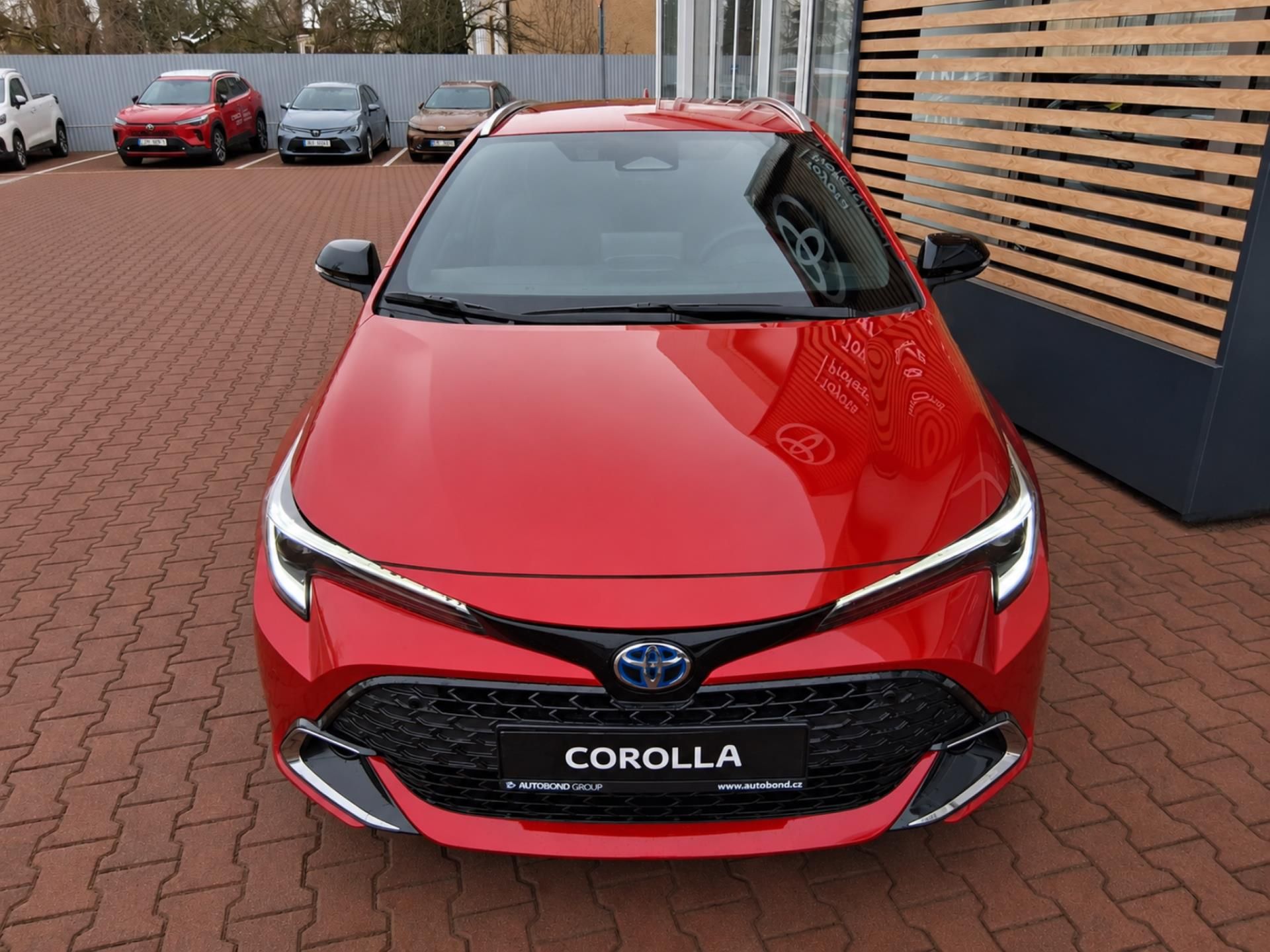 Toyota Corolla, 1,8 HEV STYLE - fotka 3