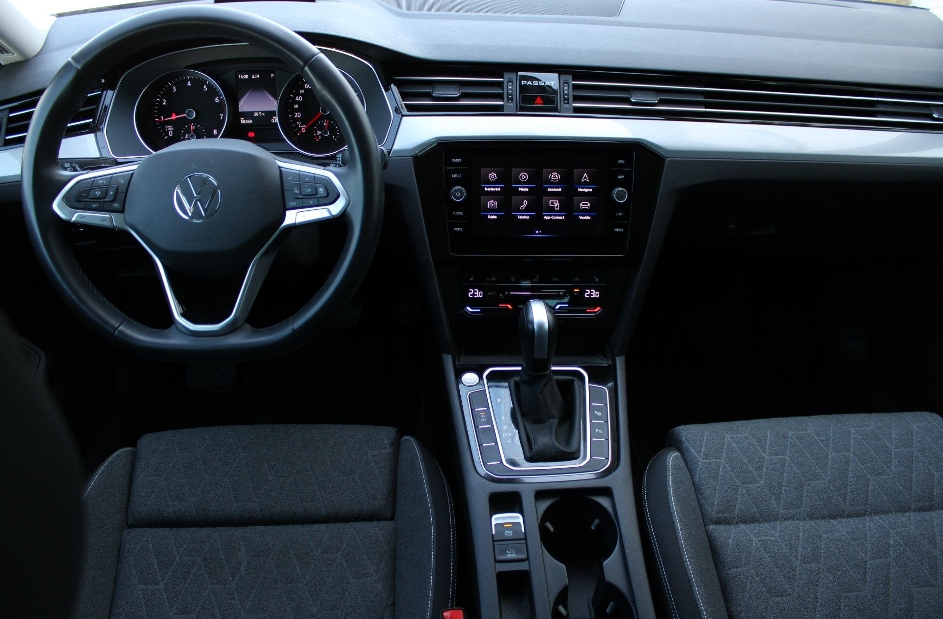 Volkswagen Passat, 1.5 TSI 110kW DSG Head UP disp - fotka 5