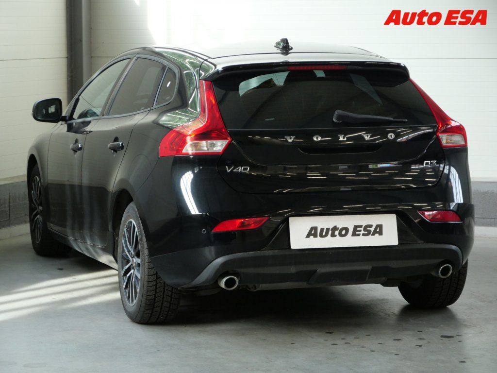 Volvo V40, 2.0D - fotka 6