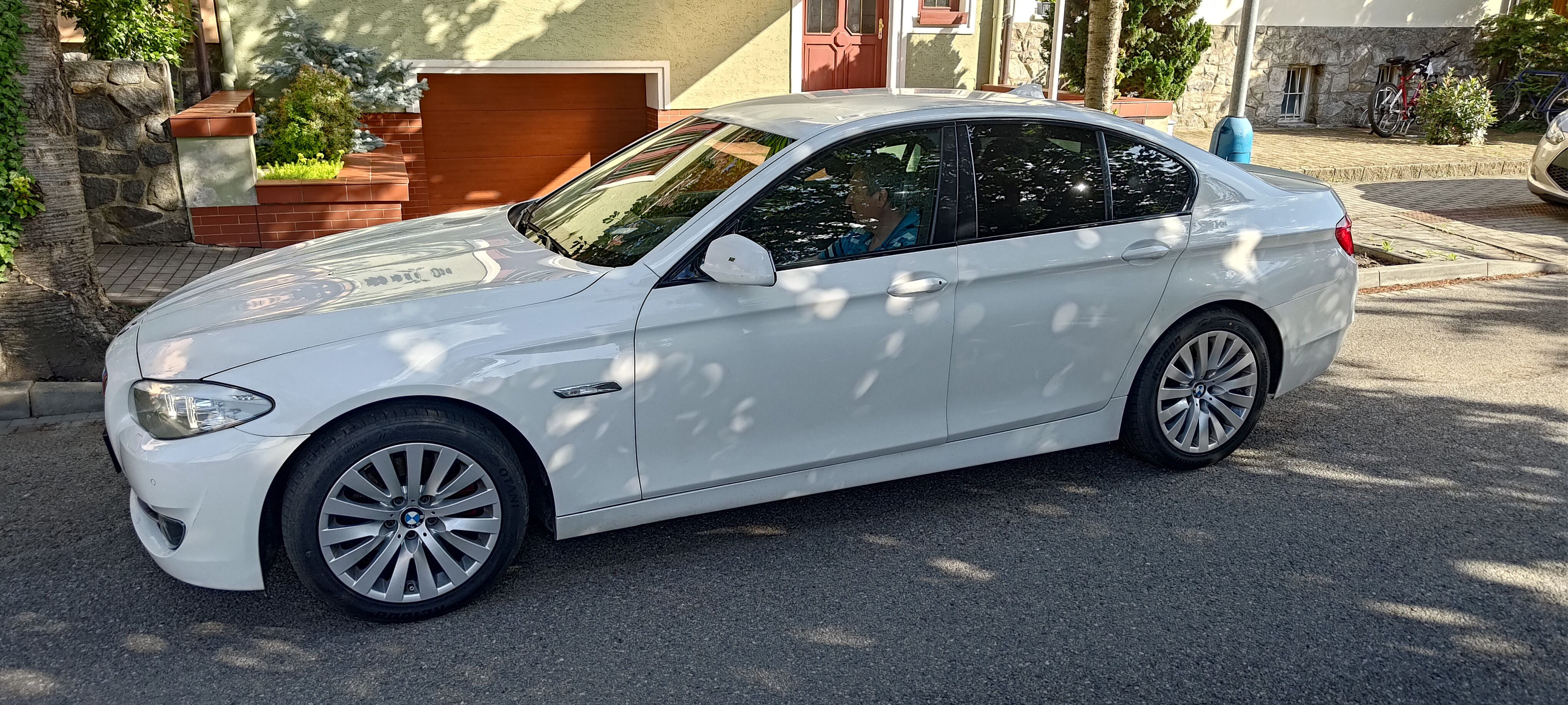 BMW Řada 5, 523i - fotka 4