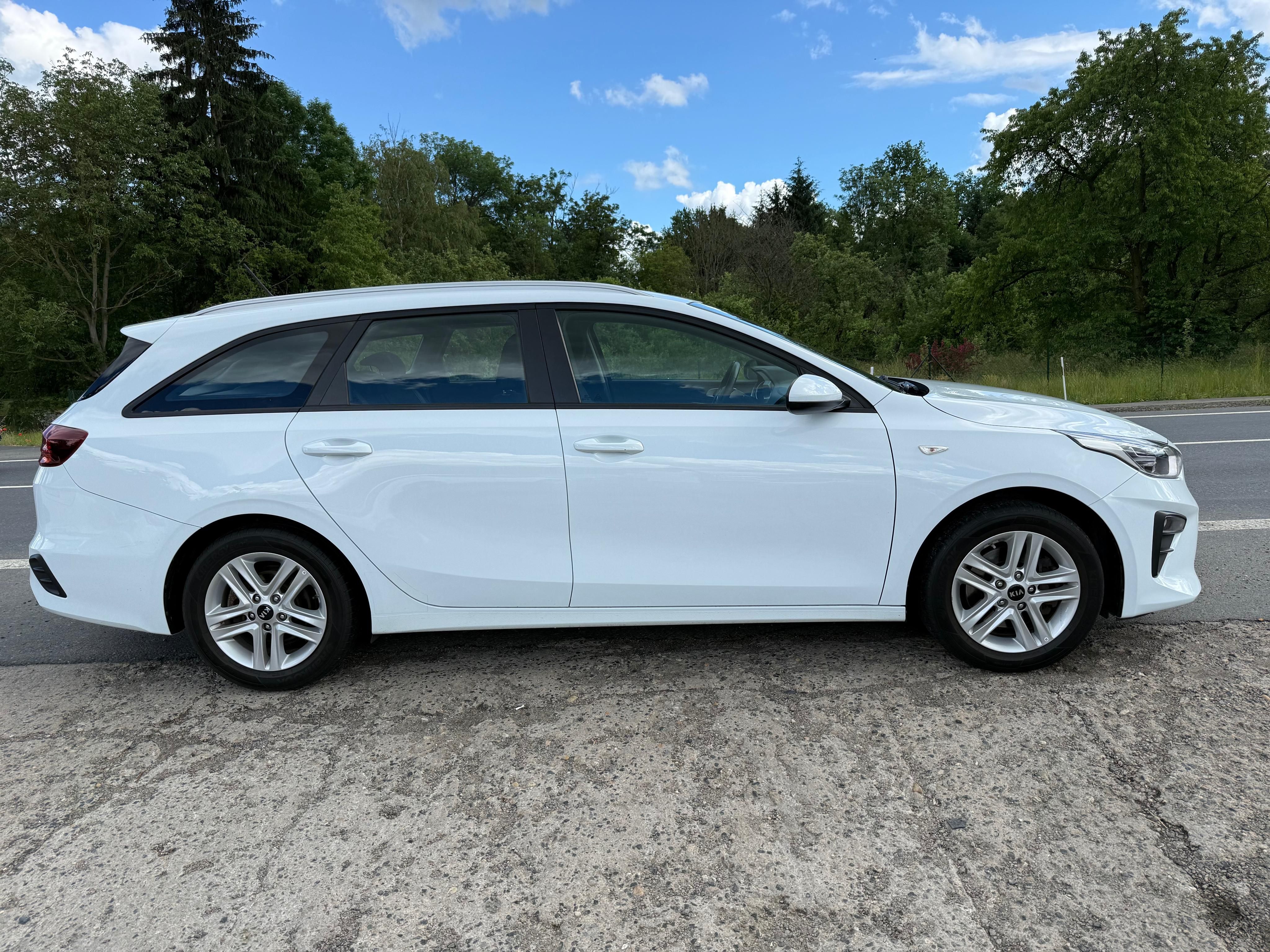 Kia Cee´d, 1.4CVVT 73kw ČR 1.maj Tažné - fotka 4