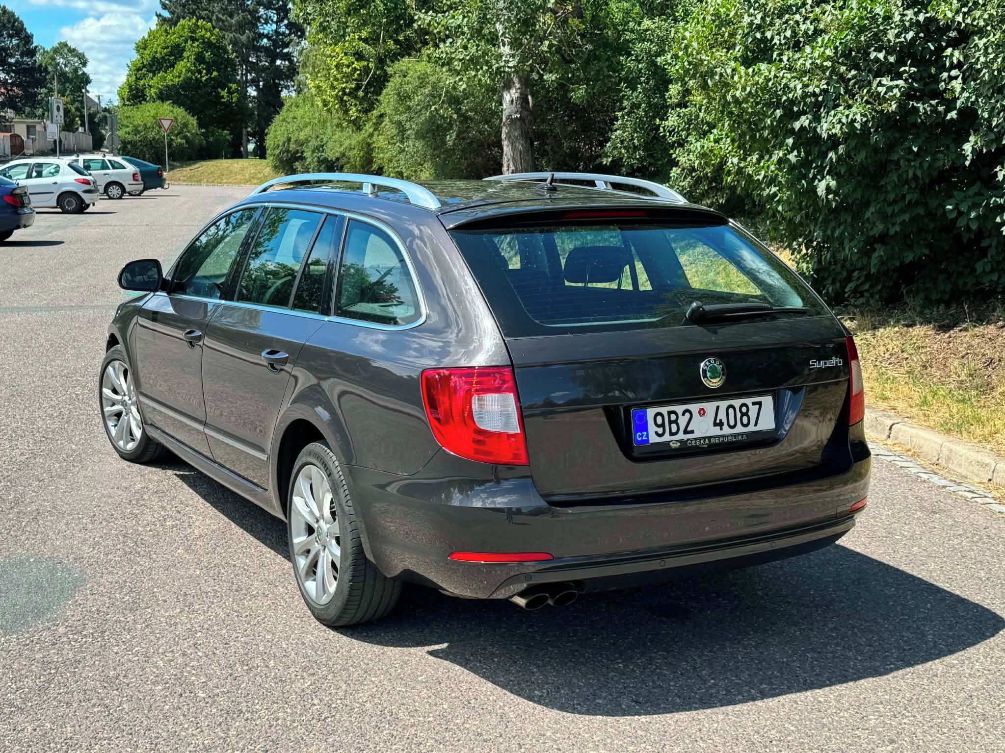 Škoda Superb - fotka 4