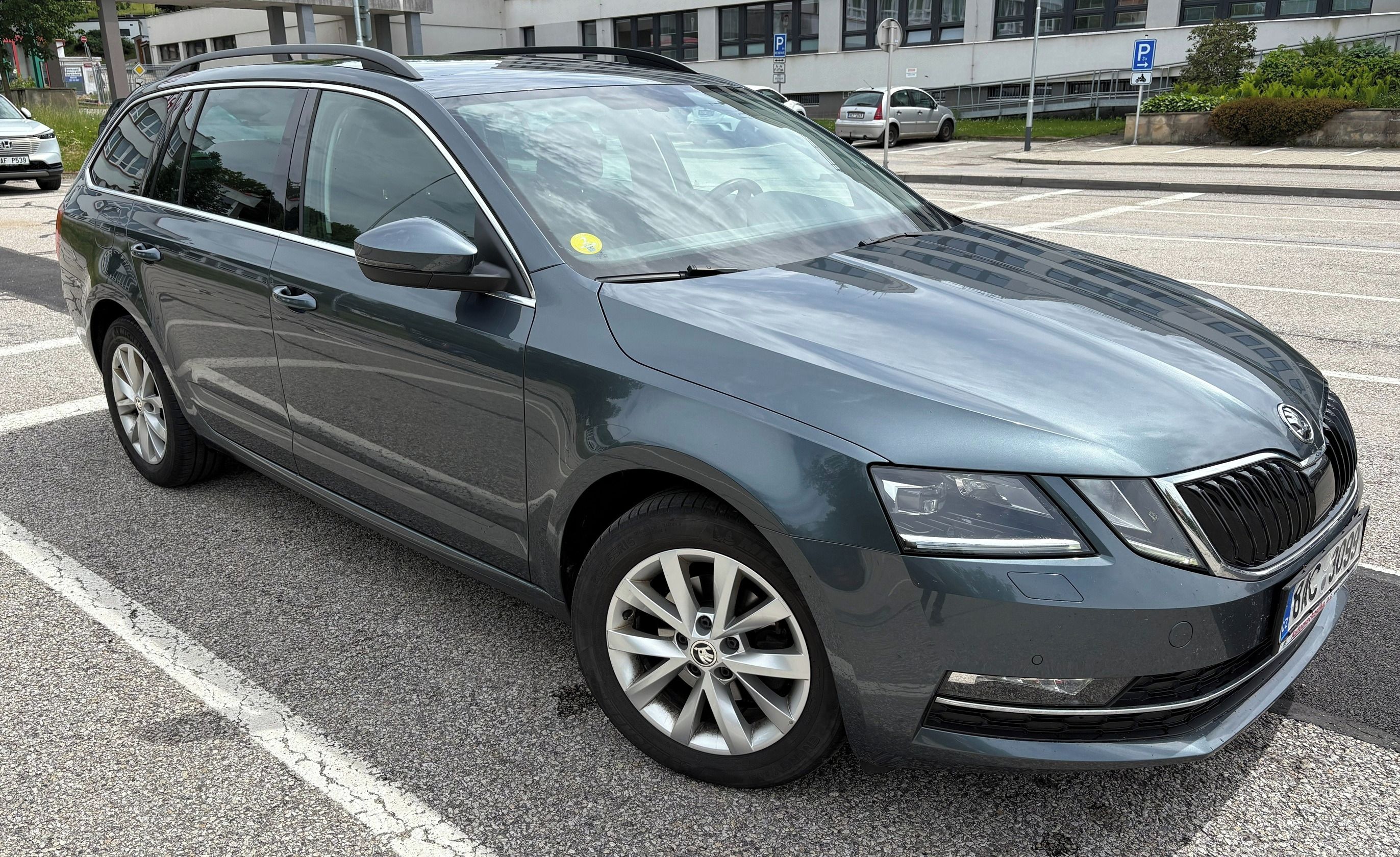Škoda Octavia, 1,6 TDI, Style - servisováno - fotka 5