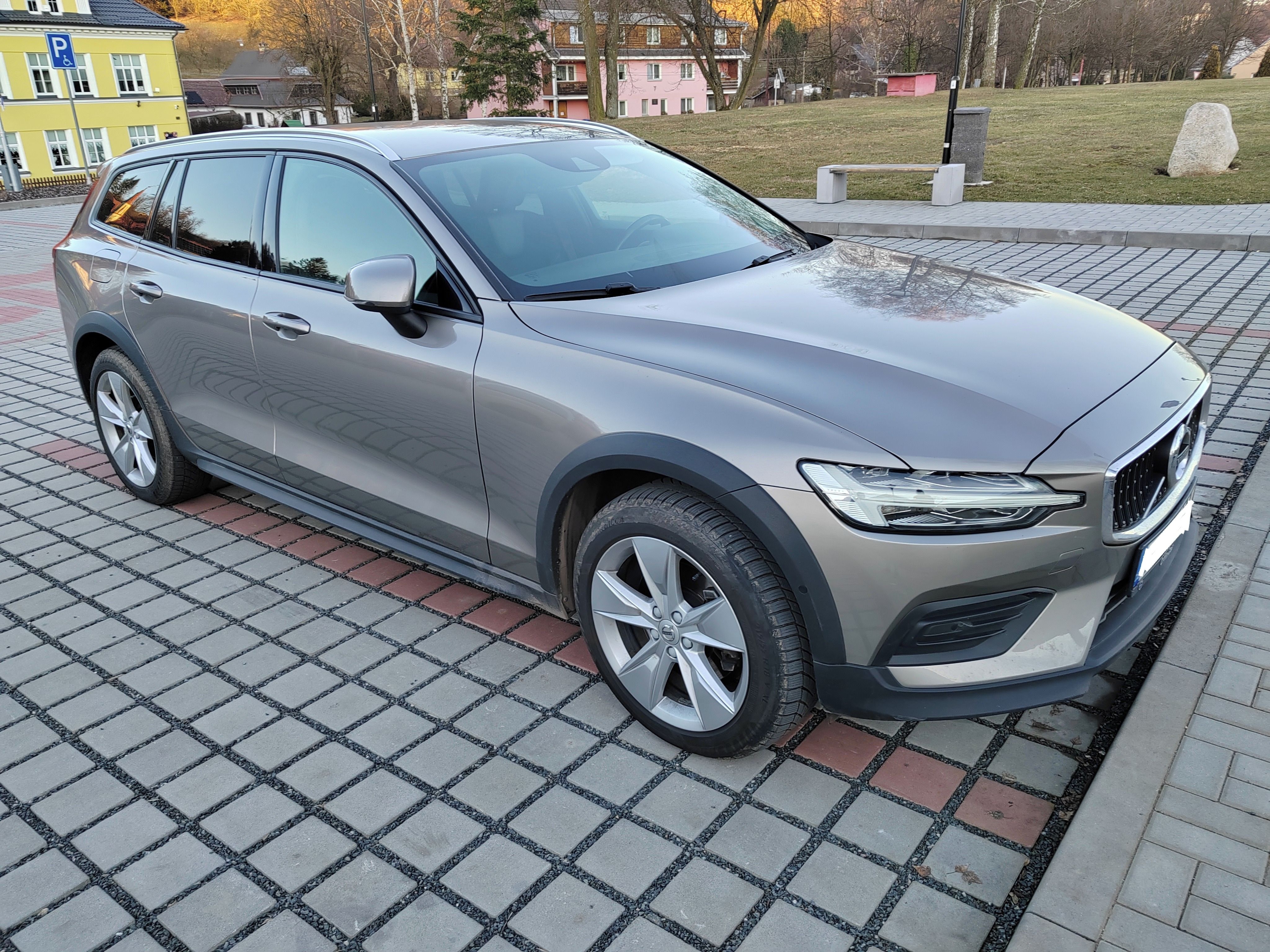 Volvo V60, CROSS COUNTRY, 2.0D, 140kW - fotka 2
