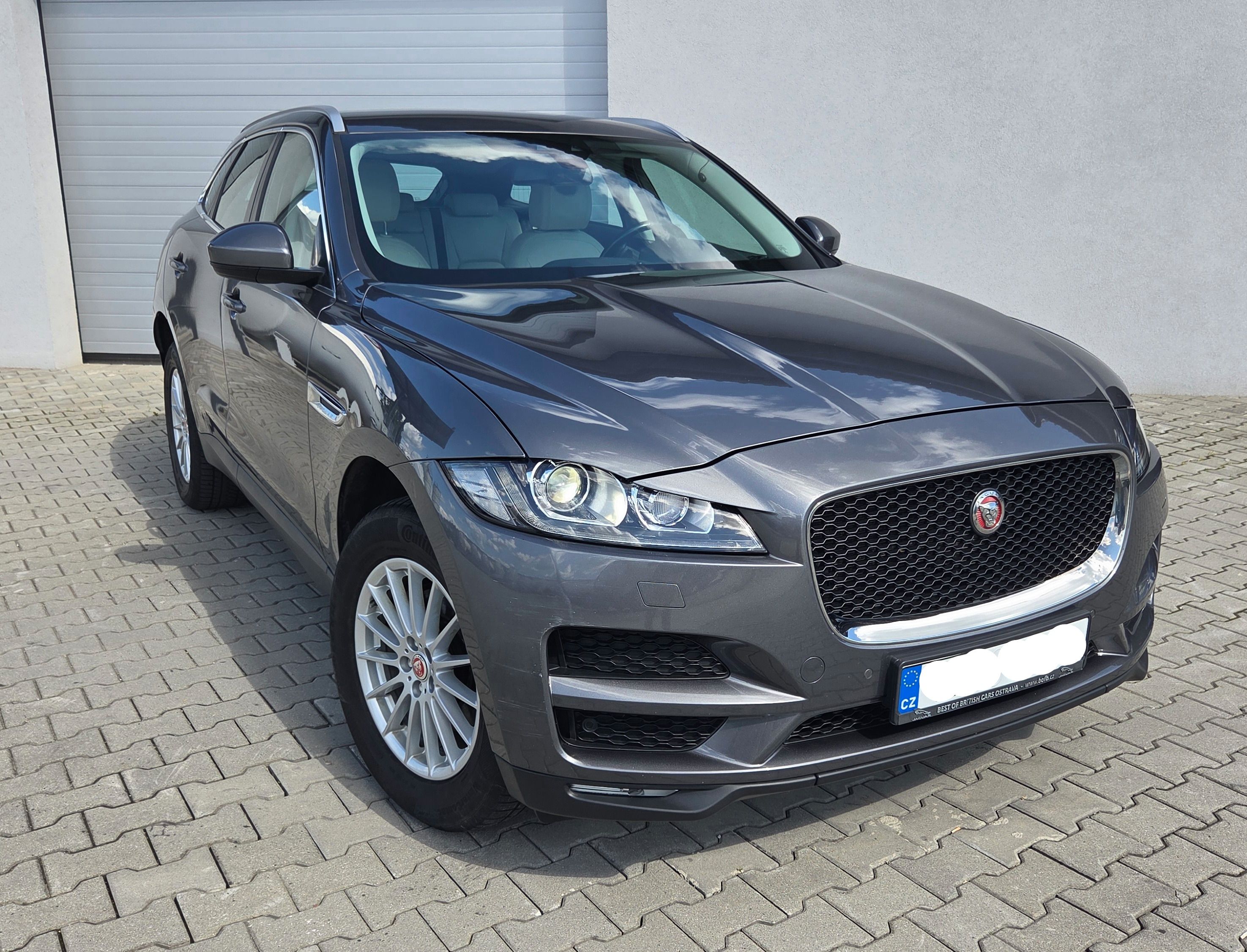 Jaguar F-Pace, Jaguar F-Pace 2.0D AWD 132kW - fotka 3