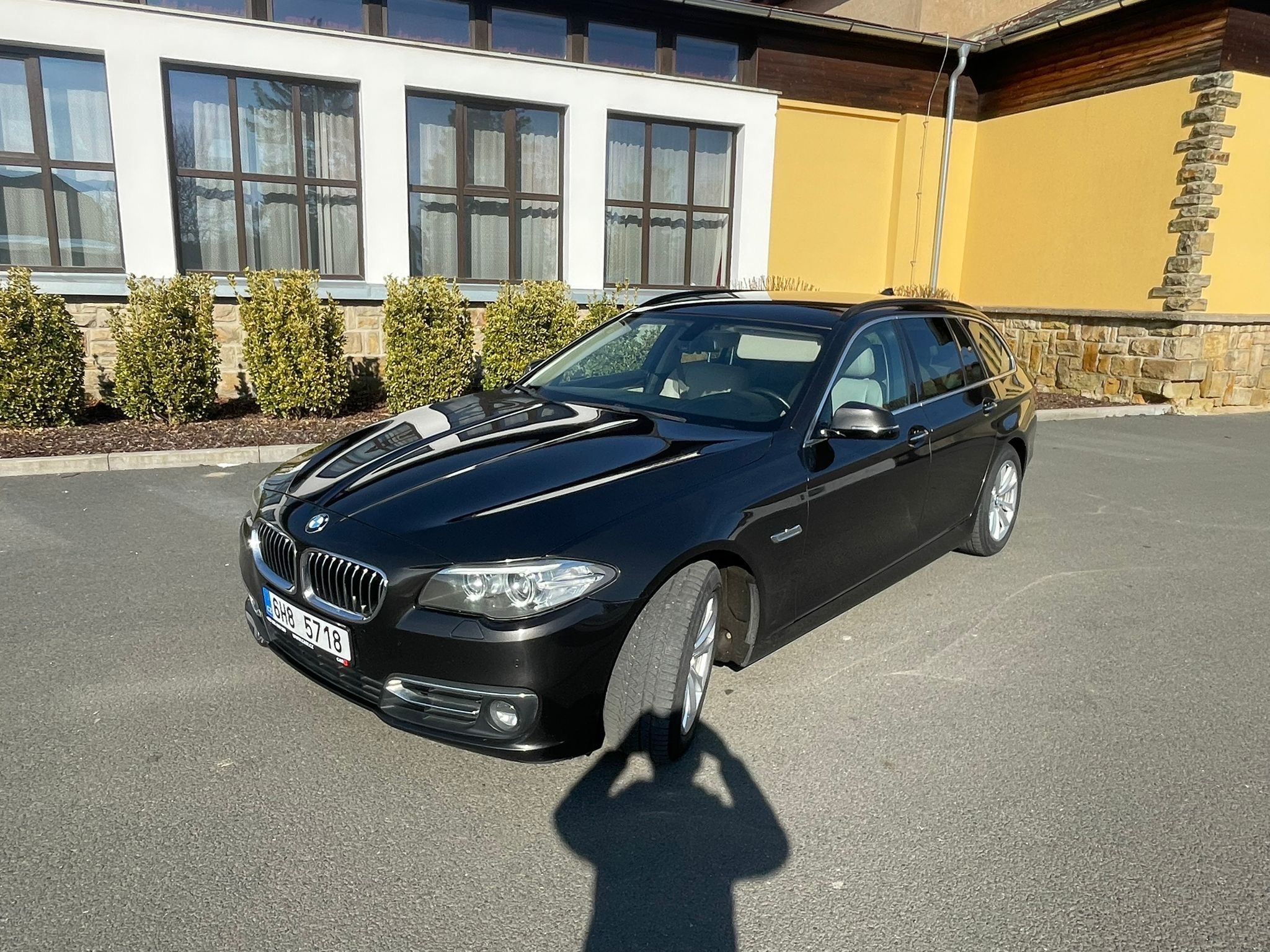 BMW Řada 5, 520d - fotka 2