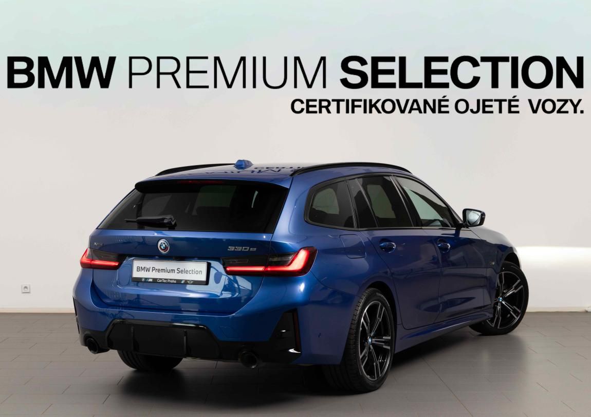 BMW Řada 3, 330e xDrive Touring - fotka 5