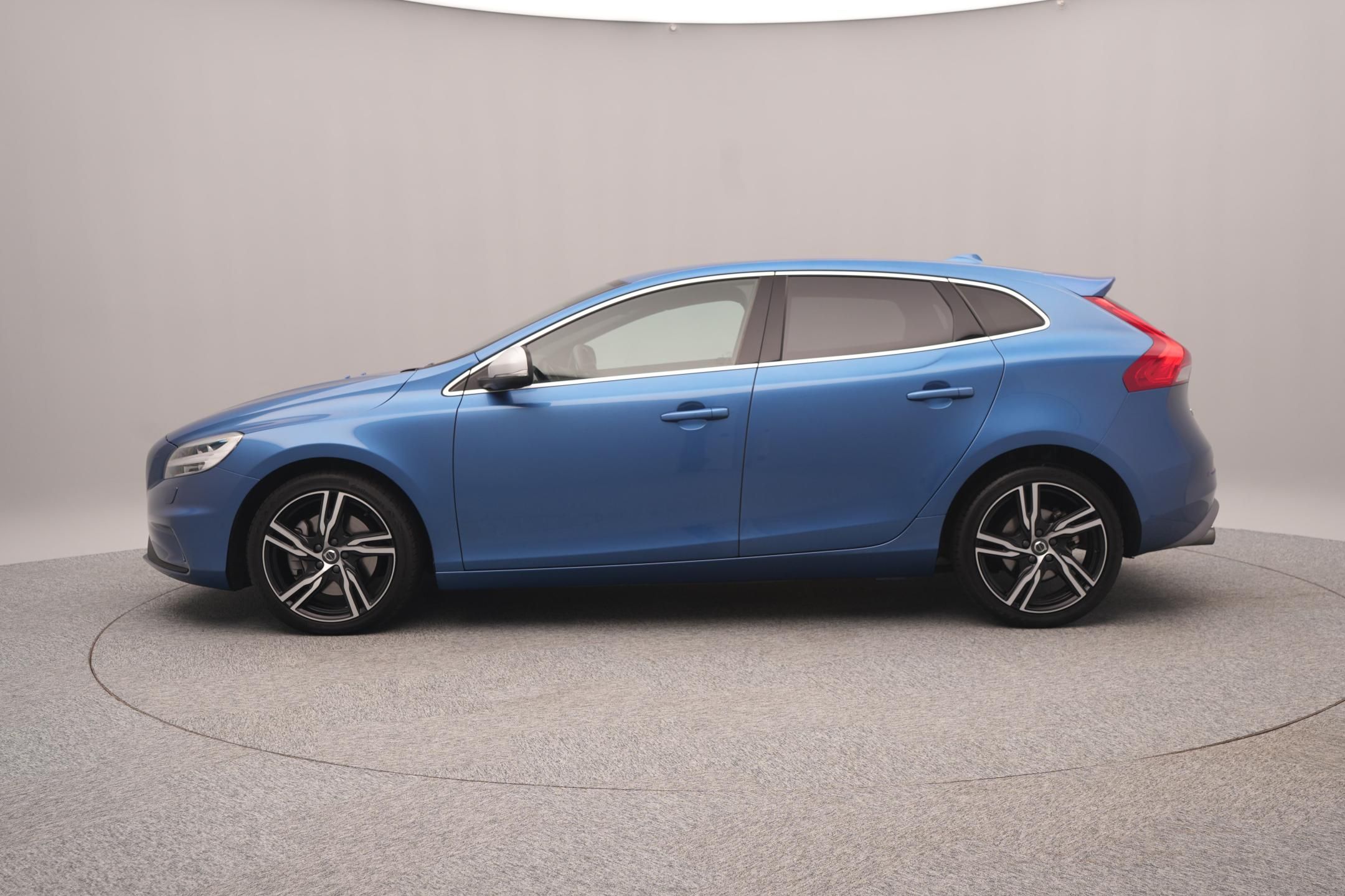 Volvo V40, T3 R-DESIGN AUT CZ 1.maj - fotka 6