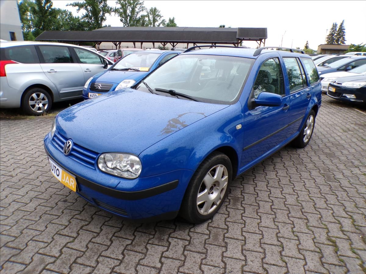 Volkswagen Golf, 2,0 i  TAŽNÉ ZAŘÍZENÍ - fotka 2