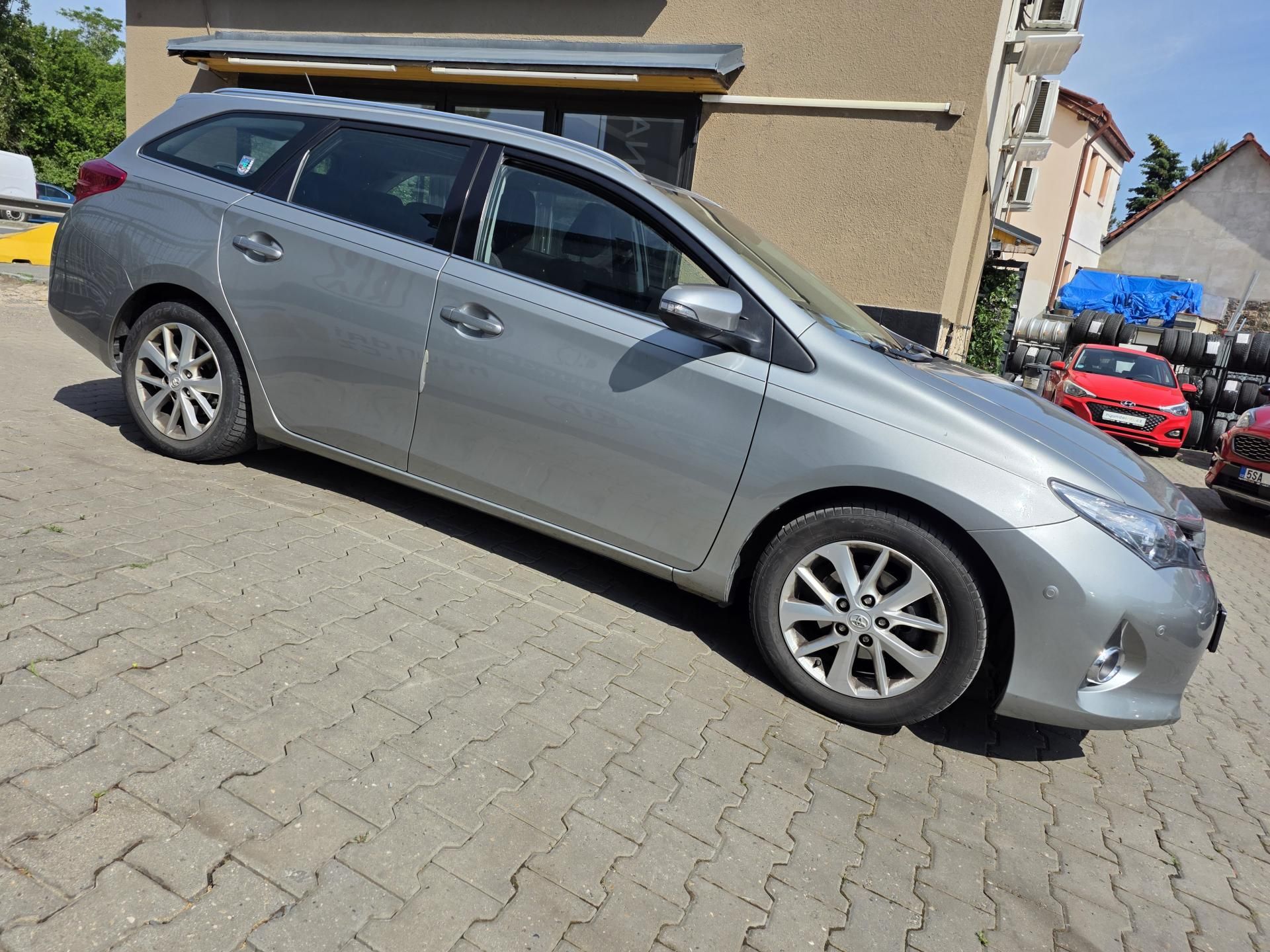 Toyota Auris, 1.6-AUT.KLIMA-TAŽNÉ-KAMERA - fotka 3