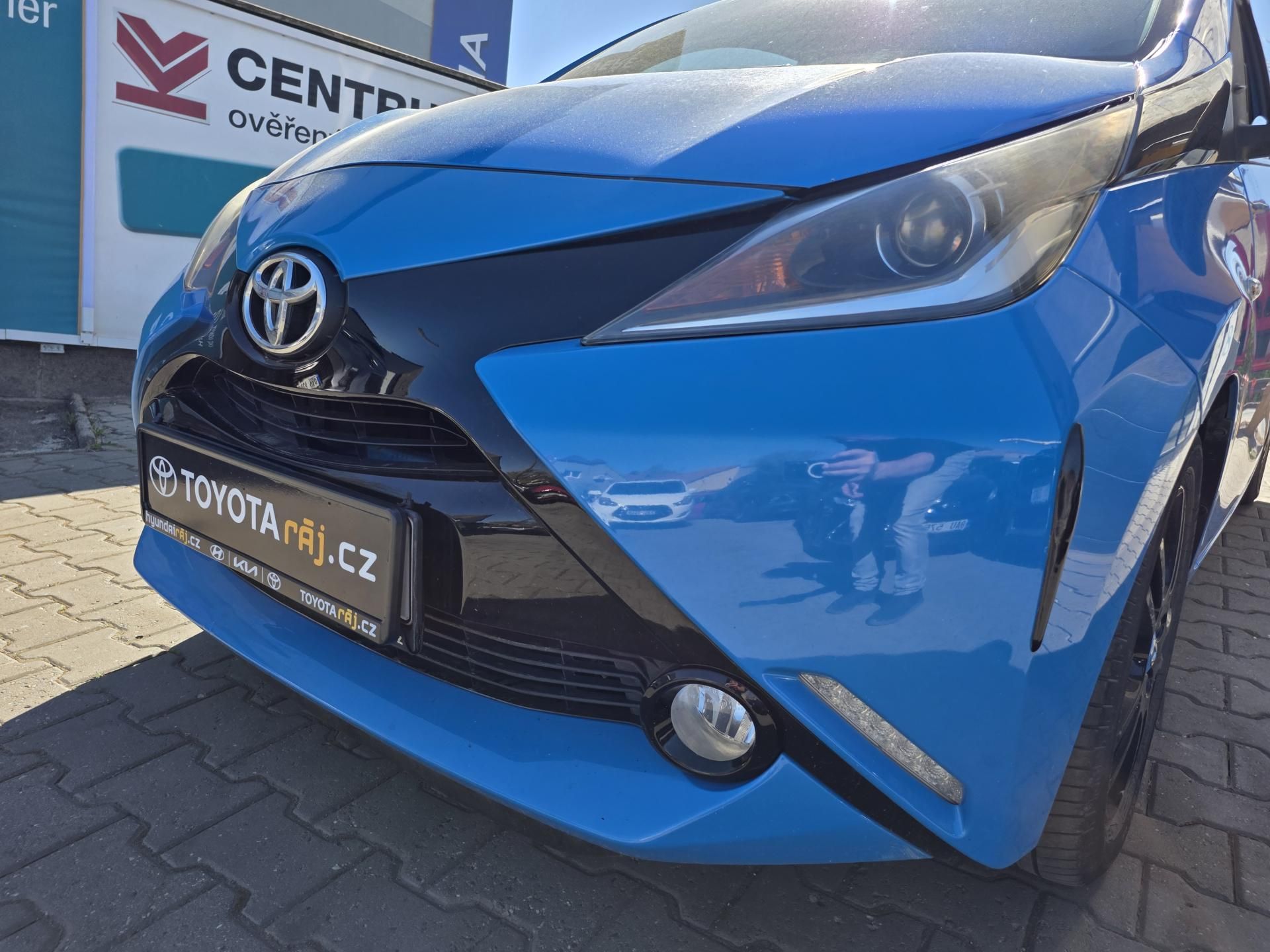 Toyota Aygo, 1.0-KLIMA-ALU-POSILOVAČ - fotka 6